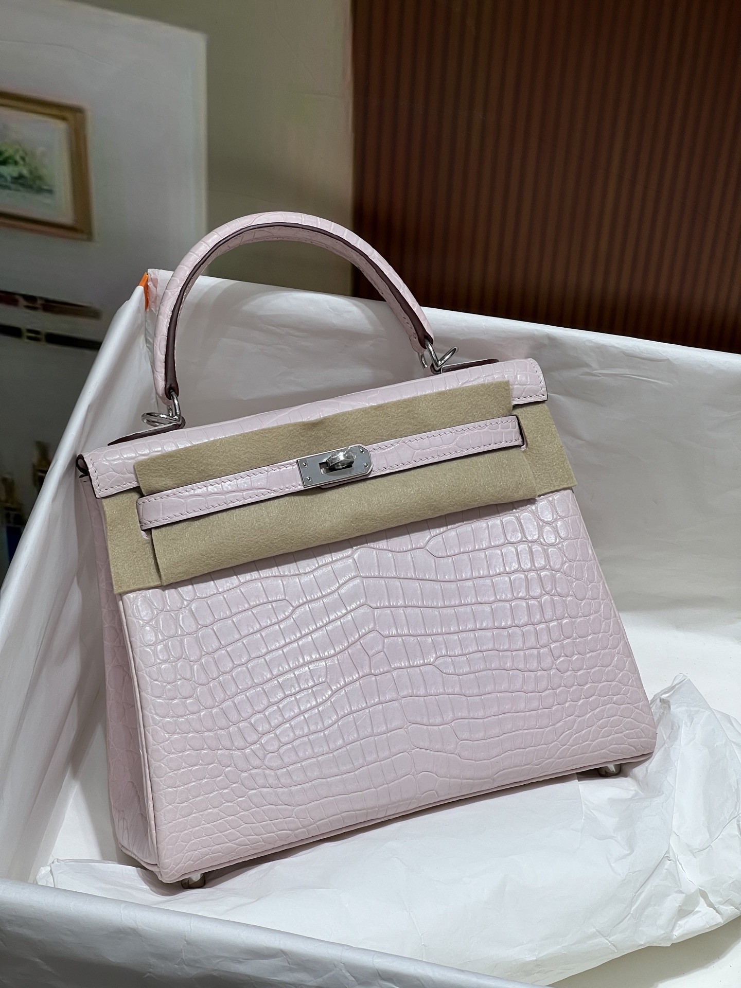 NO:700669,Kelly 25CM. Silver buckle, fantasy pink silver buckle, Hc imported crocodile, real shot, new release, version Z, top hand sewing craftsmanship, Hermes, hermes, Hermes,19860909凯丽Kelly 25CM. 银扣 梦幻粉银扣 Hc进口湾鳄实拍现货 新出 对版Z 顶级手缝工艺,爱马仕,hermes,Hermes,,Bag
