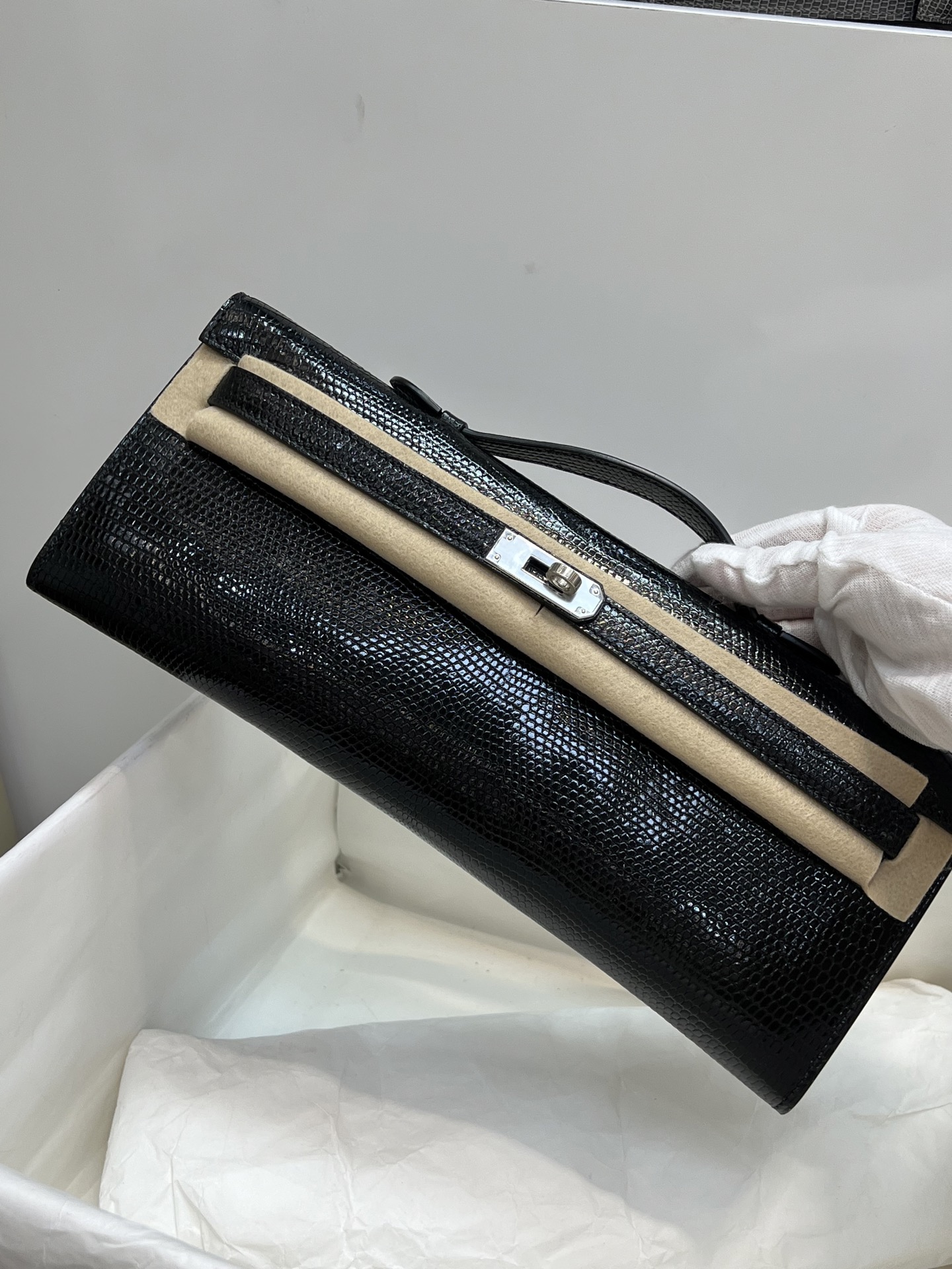 NO:701148,cut 31CM dinner bag, silver buckle, black lizard skin, Hc imported lizard, wax thread pure hand sewing, ready stock, Hermes, hermes, Hermes,19860909cut 31CM晚宴包 银扣 黑色 蜥蜴皮 Hc进口蜥蜴 蜡线纯手缝 现货供应,爱马仕,hermes,Hermes,,Bag