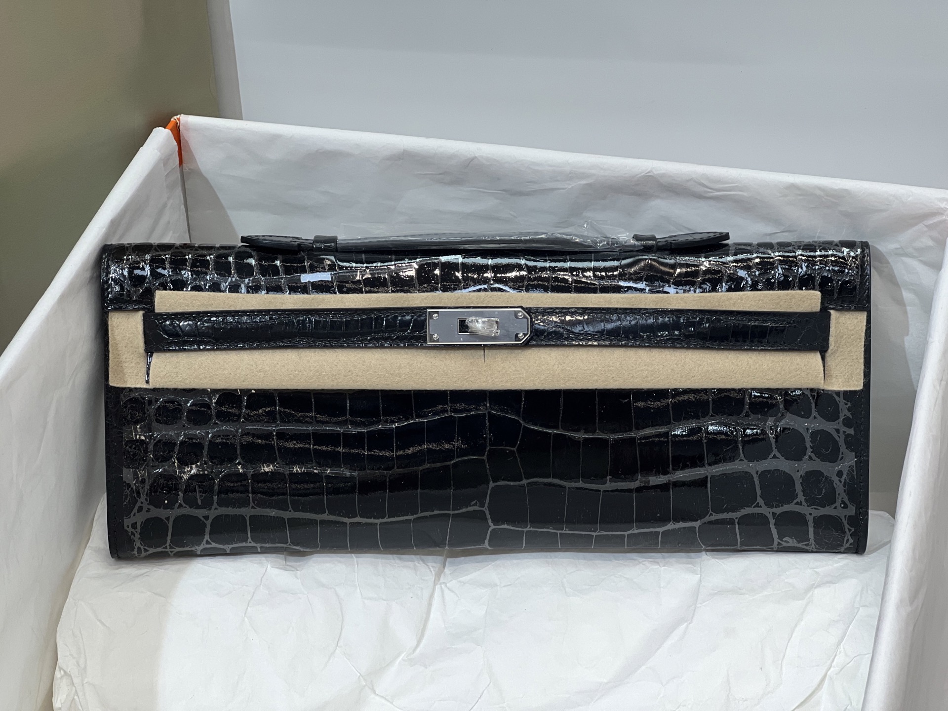 NO:700273,cut 31CM dinner bag, silver buckle, two points, Nile crocodile imported from Singapore, waxed thread, pure hand sewing, available from stock, Hermes, Hermes, Hermes,19860909cut 31CM晚宴包 银扣 两点 新加坡进口尼罗鳄 蜡线纯手缝 现货供应,爱马仕,hermes,Hermes,,Bag