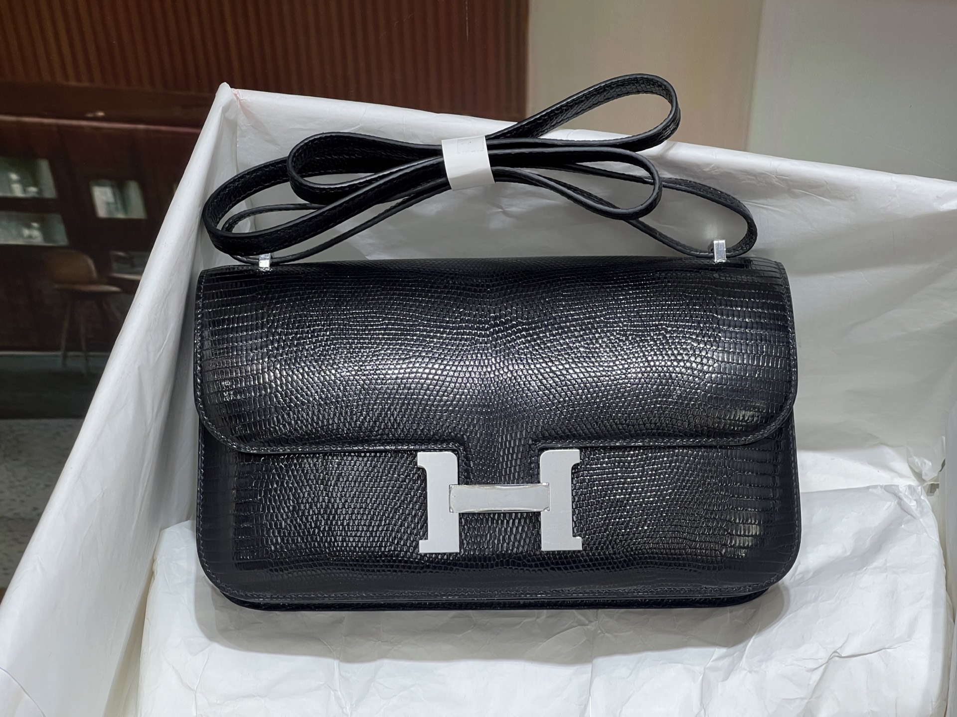 NO:701120,Kangkang 26CM. Black, silver buckle hc, imported original lizard skin, wax thread hand-stitched, real stock ~, Hermes, hermes, Hermes,19860909康康26CM. 黑色 银扣hc进口原厂蜥蜴皮 蜡线手缝 现货实拍～,爱马仕,hermes,Hermes,,Bag