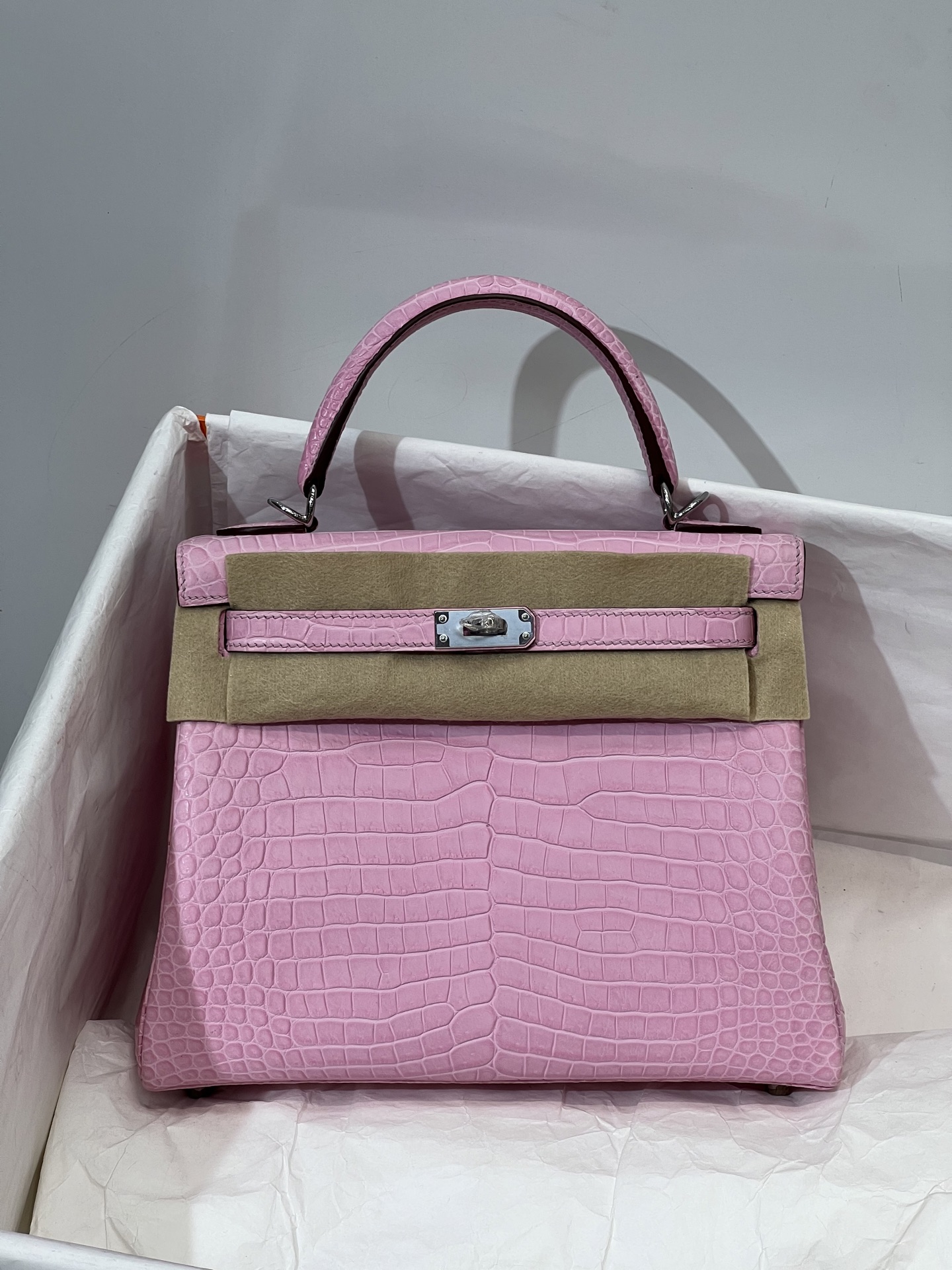 NO:700663,Kelly 25CM. Silver buckle Hc imported crocodile, real shot, new release, version Z, top hand sewing craftsmanship, Hermes, hermes, Hermes,19860909凯丽Kelly 25CM. 银扣 Hc进口湾鳄实拍现货 新出 对版Z 顶级手缝工艺,爱马仕,hermes,Hermes,,Bag