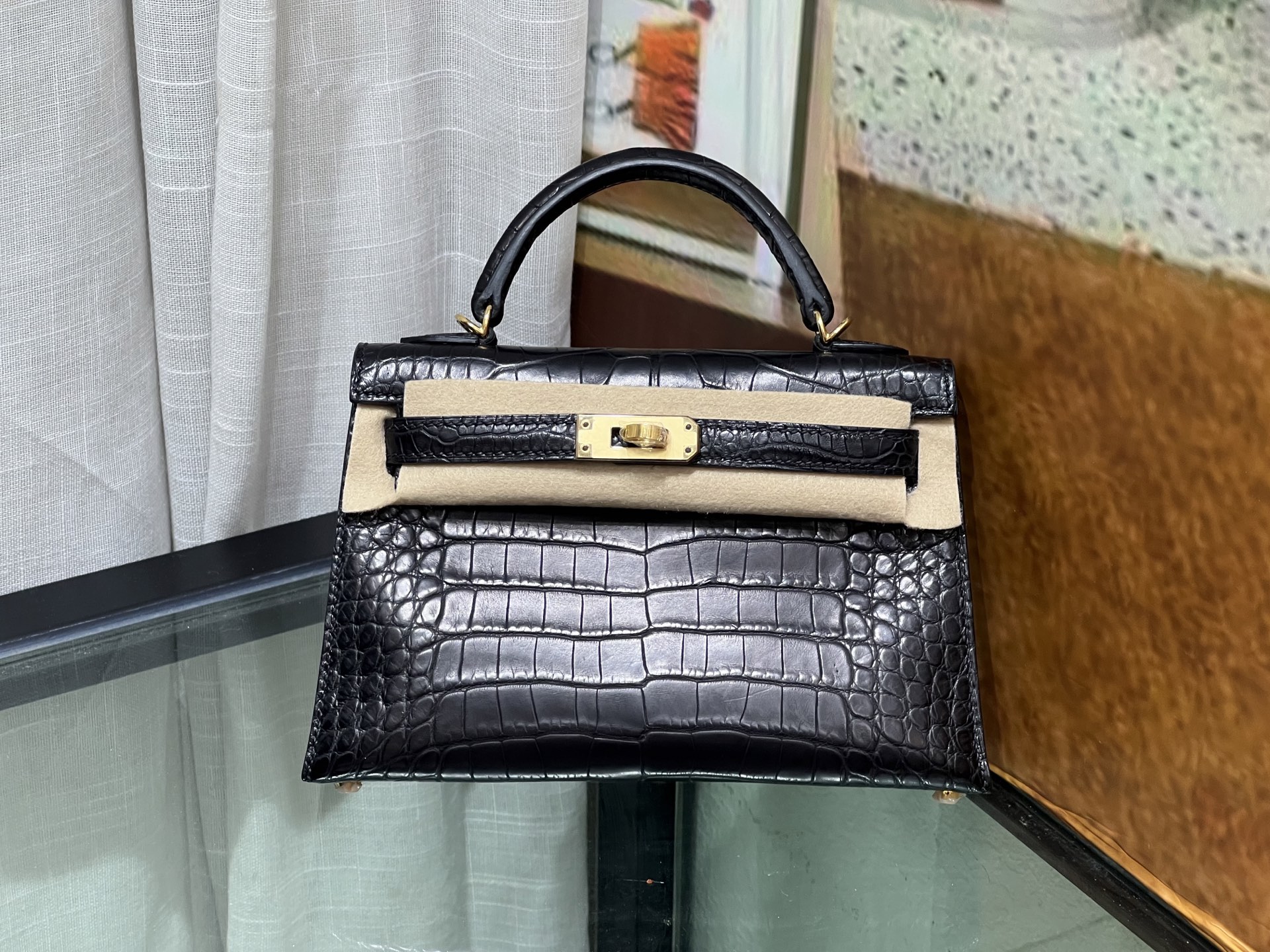 NO:697961,Kelly second generation 19CM. Black gold buckle, made from imported American crocodile, cut to pattern, imported sheepskin lining from Italy, top hand sewing, full set of hand-made nails, real-life texture, Hermes, hermes, sheepskin, Hermes,19860909凯莉二代19CM.黑色金扣 进口美洲鳄制作,对版开料,意大利进口羊皮内里,顶级手缝 全套手工钉 实拍现货纹理,爱马仕,hermes,sheepskin,Hermes,,Bag