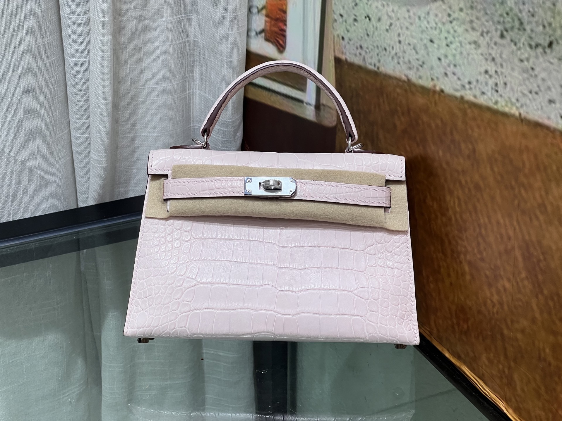 NO:697956,Kelly 2nd Generation 19CM. Made from imported American crocodile, cut to pattern, lining imported from Italy, sheepskin, top-grade hand-stitched, full set of hand-stitched, real-shot texture, Hermes, hermes, sheepskin, Hermes,19860909凯莉二代19CM. 进口美洲鳄制作,对版开料,意大利进口羊皮内里,顶级手缝 全套手工钉 实拍现货纹理,爱马仕,hermes,sheepskin,Hermes,,Bag