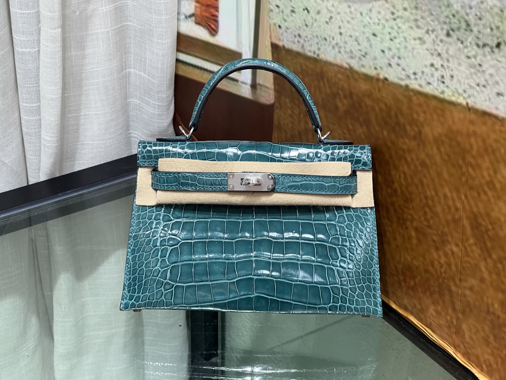 NO:697964,Kelly 2nd Generation 19CM. Made from imported American crocodile, cut to pattern, lining imported from Italy, sheepskin, top-grade hand-stitched, full set of hand-stitched, real-shot texture, Hermes, hermes, sheepskin, Hermes,19860909凯莉二代19CM. 进口美洲鳄制作,对版开料,意大利进口羊皮内里,顶级手缝 全套手工钉 实拍现货纹理,爱马仕,hermes,sheepskin,Hermes,,Bag