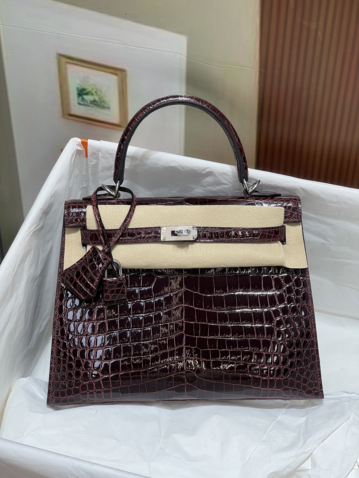 NO:700702,Kelly 25CM. Burgundy, silver buckle, Hc imported crocodile, real shot, newly released, three leather pairs Z, top hand sewing craftsmanship, Hermes, hermes, Hermes,19860909凯丽Kelly 25CM. 酒红 银扣 Hc进口湾鳄实拍现货 新出 三张皮对版Z 顶级手缝工艺,爱马仕,hermes,Hermes,,Bag