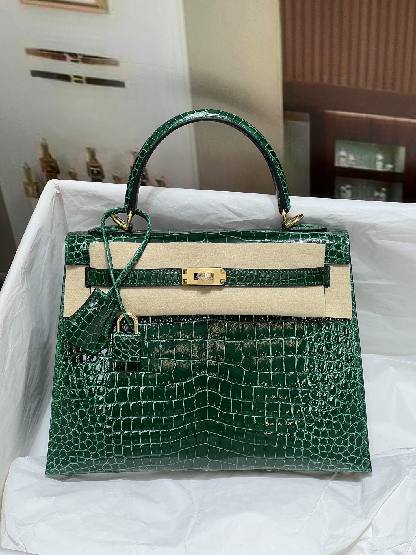 NO:700691,Kelly 25CM. Gold buckle Hc imported crocodile real shot, newly released, three leather pairs Z, top hand sewing craftsmanship, Hermes, Hermes, Hermes,19860909凯丽Kelly 25CM. 金扣 Hc进口湾鳄实拍现货 新出 三张皮对版Z 顶级手缝工艺,爱马仕,hermes,Hermes,,Bag