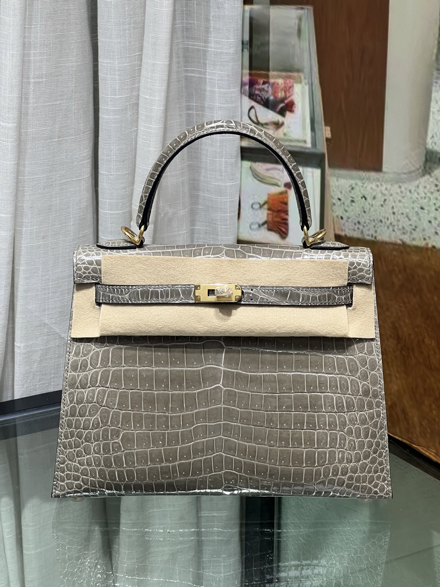 NO:700703,Kelly 25CM. Gold buckle, turtle dove gray, Hc imported crocodile, real shot, newly released, three leather pairs Z, top hand sewing craftsmanship, Hermes, hermes, Hermes,19860909凯丽Kelly 25CM. 金扣 斑鸠灰 Hc进口湾鳄实拍现货 新出 三张皮对版Z 顶级手缝工艺,爱马仕,hermes,Hermes,,Bag