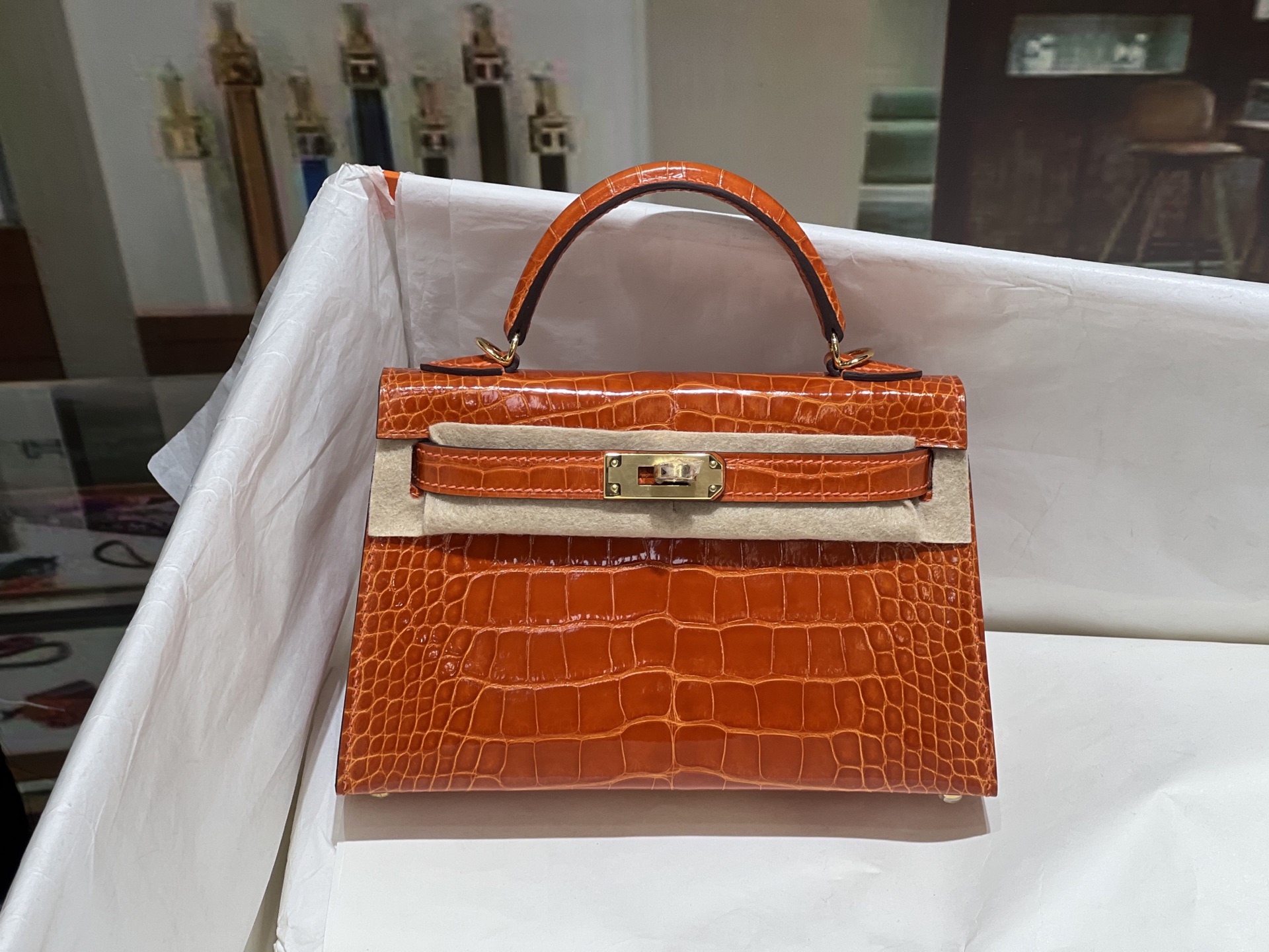 NO:851173,Kelly 2nd Generation 19CM. Gold buckle made from imported American crocodiles, pattern cutting, sheepskin lining imported from Italy, top hand sewing, full set of hand-made nails, real-shot texture, Hermes, hermes, sheepskin, Hermes,19860909凯莉二代19CM. 金扣 进口美洲鳄制作,对版开料,意大利进口羊皮内里,顶级手缝 全套手工钉 实拍现货纹理,爱马仕,hermes,sheepskin,Hermes,,Bag
