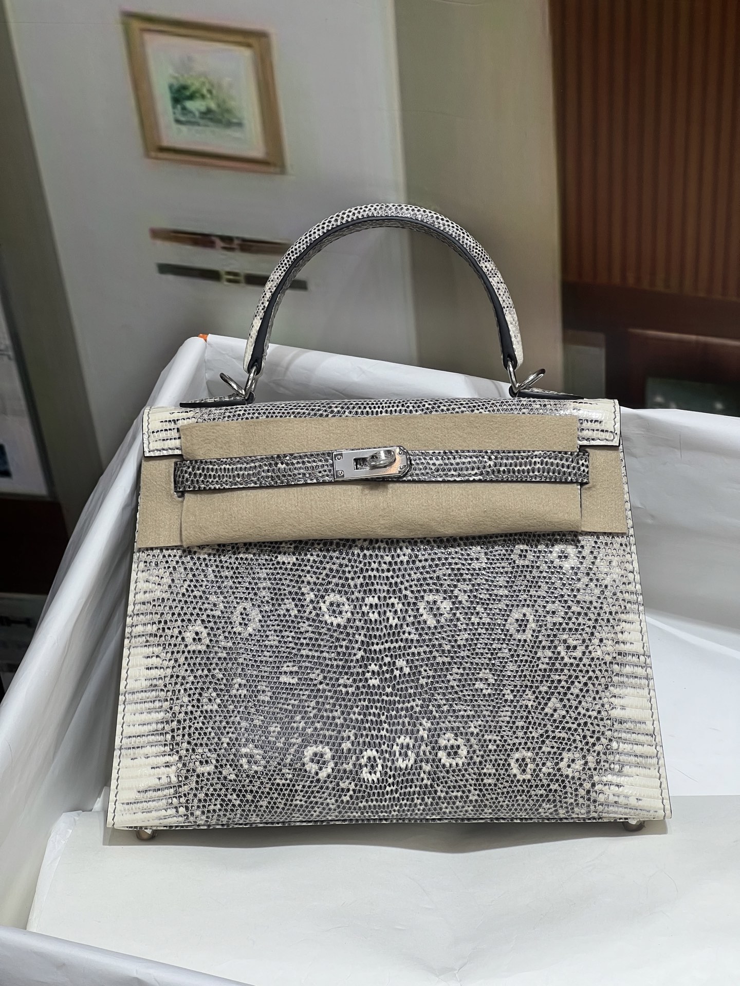 NO:812073,Kelly 25CM. Original color silver buckle Hc imported lizard real shot in stock newly released version Z top hand sewing craftsmanship, Hermes, Hermes, Hermes,19860909凯丽Kelly 25CM. 原花色 银扣 Hc进口蜥蜴实拍现货 新出 对版Z 顶级手缝工艺,爱马仕,hermes,Hermes,,Bag