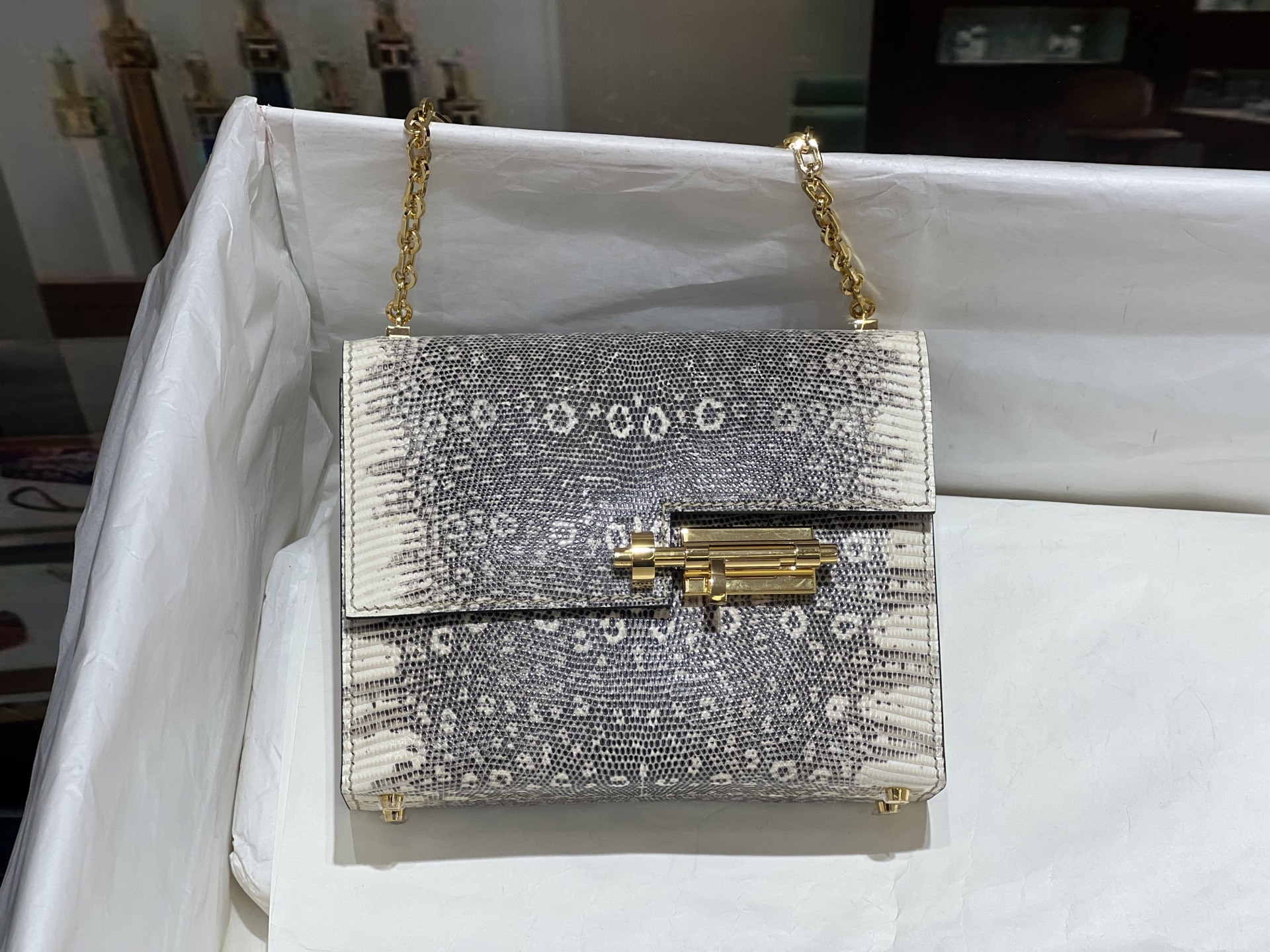 NO:701139,Pistol bag, Verrou small size, original color, gold buckle, original lizard leather, top hand sewing!  Pure steel hardware,Hermes,hermes,Hermes,19860909手枪包 插稍包 Verrou 小号 原花色 金扣 原厂蜥蜴皮皮 顶级手工缝制！纯钢五金,爱马仕,hermes,Hermes,,Bag