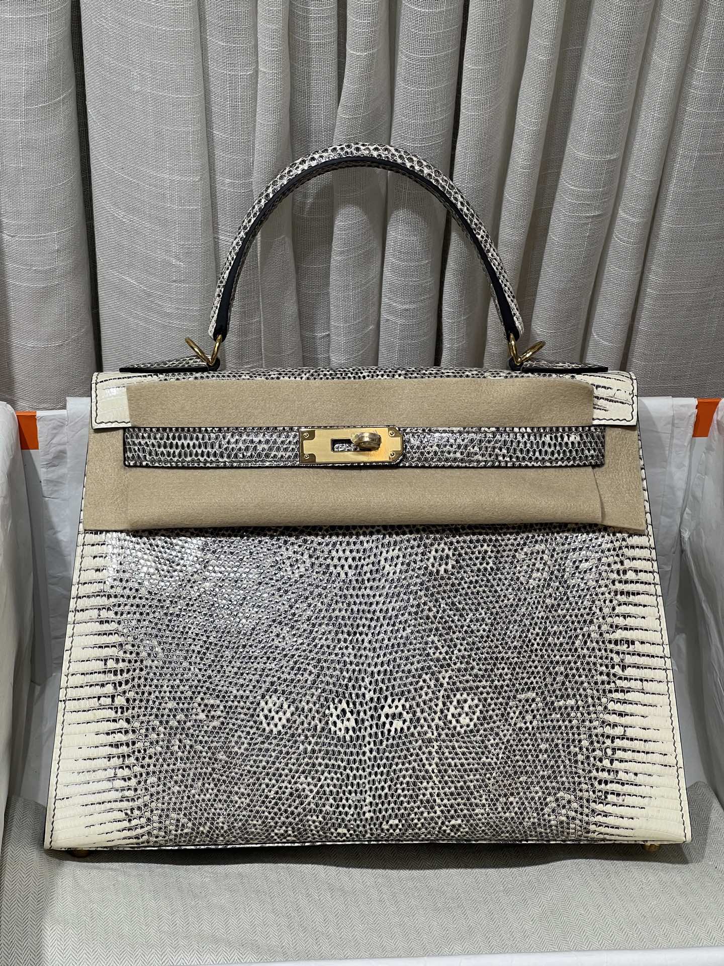 NO:812059,Kelly 28CM. Gold buckle, original color, Hc imported lizard, real shot, newly released, version Z, top hand sewing craftsmanship, Hermes, hermes, Hermes,19860909凯丽Kelly 28CM. 金扣 原花色 Hc进口蜥蜴实拍现货 新出 对版Z 顶级手缝工艺,爱马仕,hermes,Hermes,,Bag