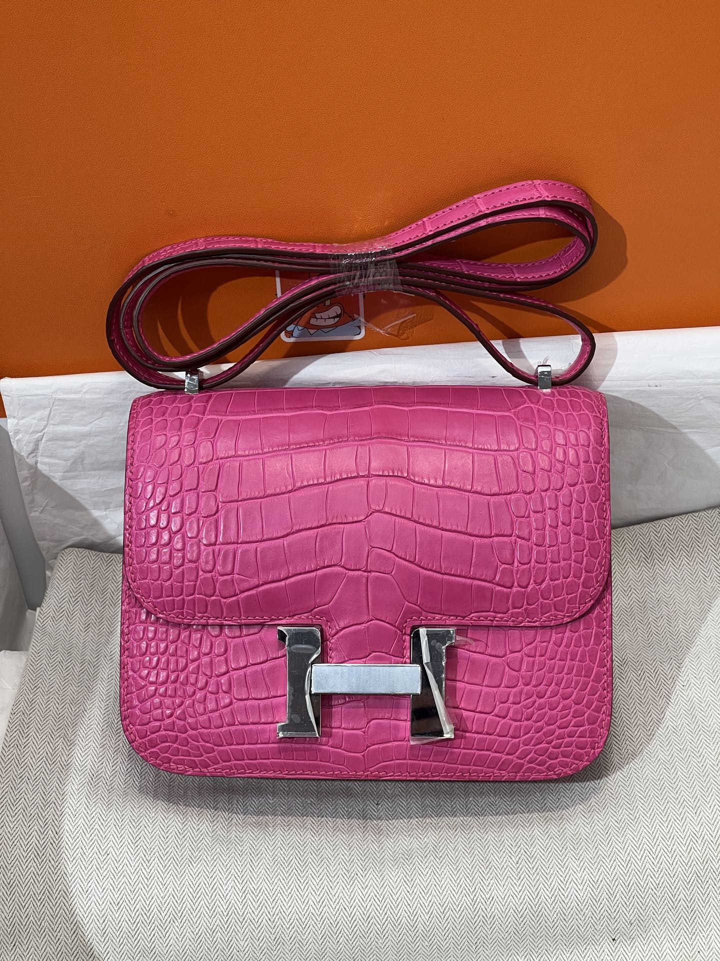 NO:851608,Kangkang 19CM. Silver buckle Hc imported high-gloss American crocodile, high-gloss crocodile leather, hand-sewn with top wax thread!  Real shot texture,Hermes,hermes,crocodile skin,Hermes,19860909康康19CM. 银扣 Hc进口高光美洲鳄,高光鳄鱼皮,顶级蜡线手工缝制！实拍纹理,爱马仕,hermes,crocodile skin,Hermes,,Bag