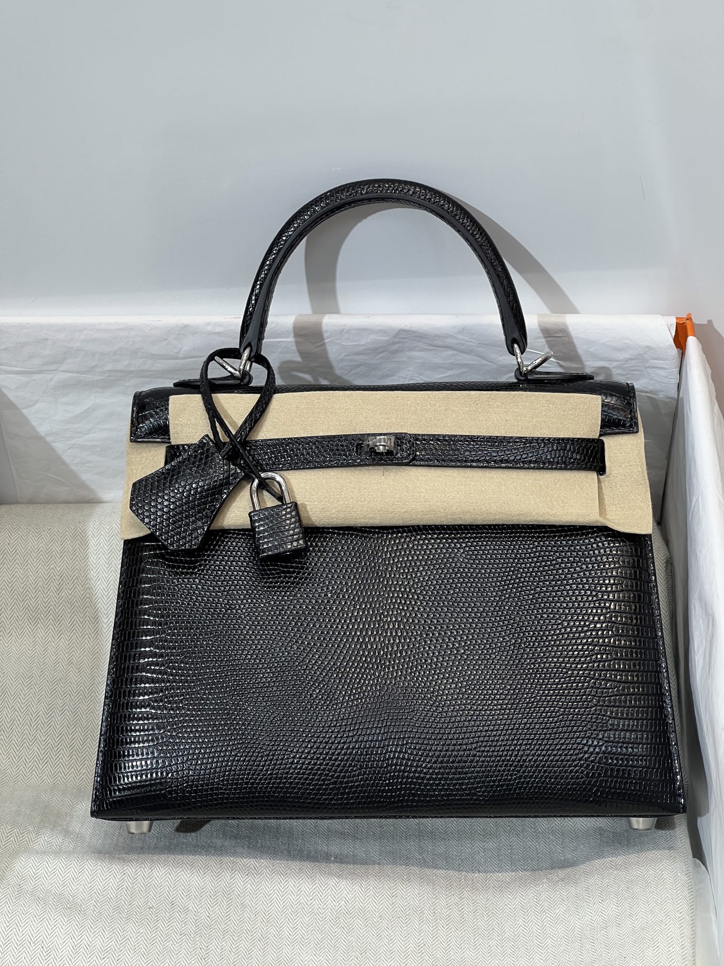 NO:812082,Kelly 25CM. Black silver buckle Hc imported lizard real shot new release Z version top hand sewing craftsmanship, Hermes, Hermes, Hermes,19860909凯丽Kelly 25CM. 黑色 银扣 Hc进口蜥蜴实拍现货 新出 对版Z 顶级手缝工艺,爱马仕,hermes,Hermes,,Bag