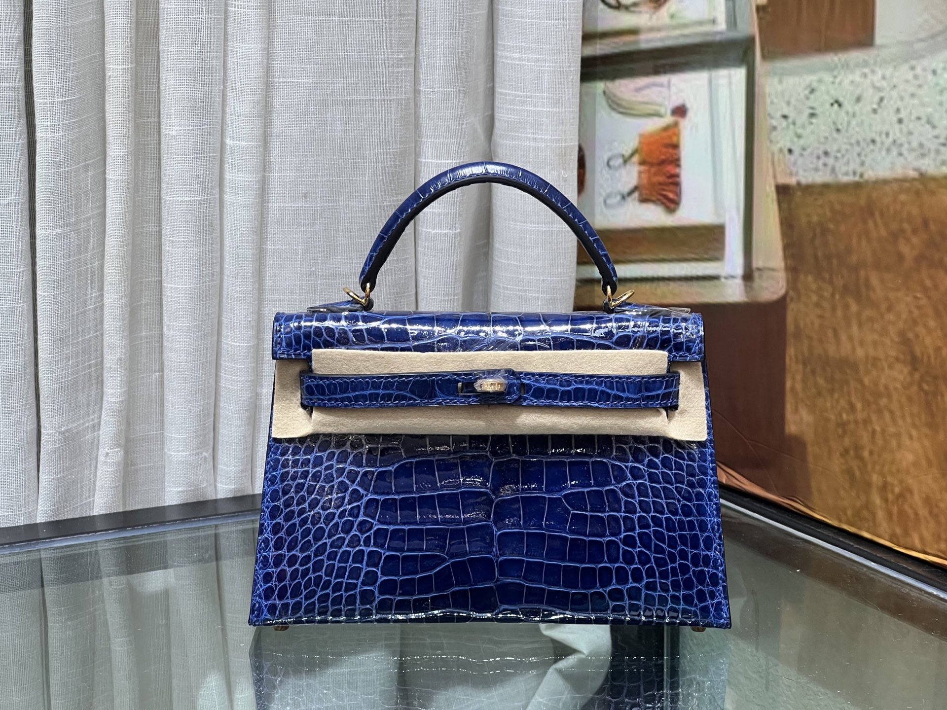 NO:851243,Kaili second generation 19CM. Sapphire blue gold buckle, imported high-gloss American crocodile production, pattern cutting, Italian imported sheepskin lining, top hand sewing, full set of hand-made nails, real-shot spot texture, Hermes, hermes, sheepskin, Hermes,19860909凯丽二代19CM.宝蓝色 金扣 进口高光美洲鳄制作,对版开料,意大利进口羊皮内里,顶级手缝 全套手工钉 实拍现货纹理,爱马仕,hermes,sheepskin,Hermes,,Bag
