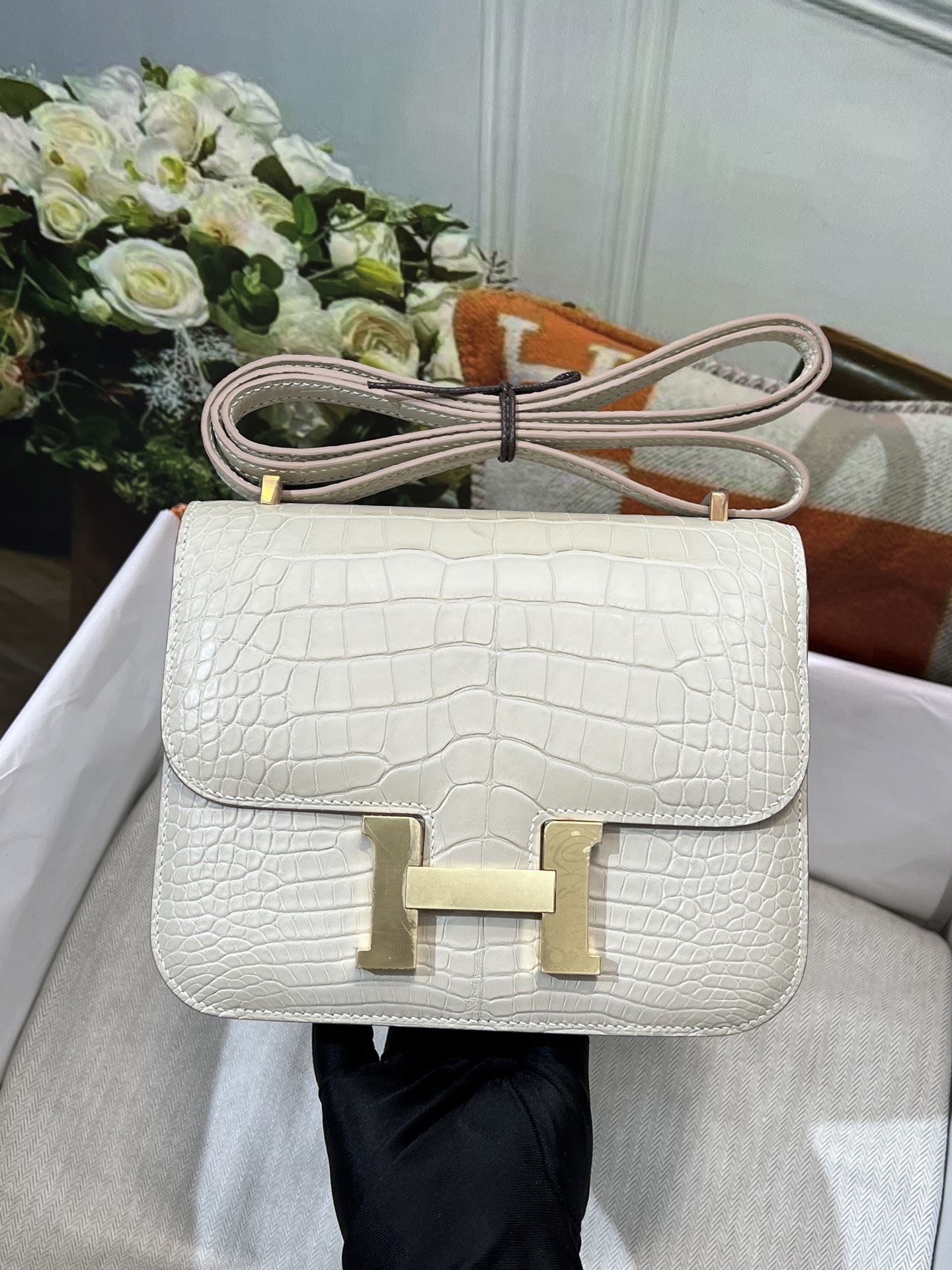 NO:851616,Kangkang 19CM. Gold buckle Hc imported high-gloss American crocodile, high-gloss crocodile leather, hand-sewn with top wax thread!  Real shot texture,Hermes,hermes,crocodile skin,Hermes,19860909康康19CM. 金扣 Hc进口高光美洲鳄,高光鳄鱼皮,顶级蜡线手工缝制！实拍纹理,爱马仕,hermes,crocodile skin,Hermes,,Bag