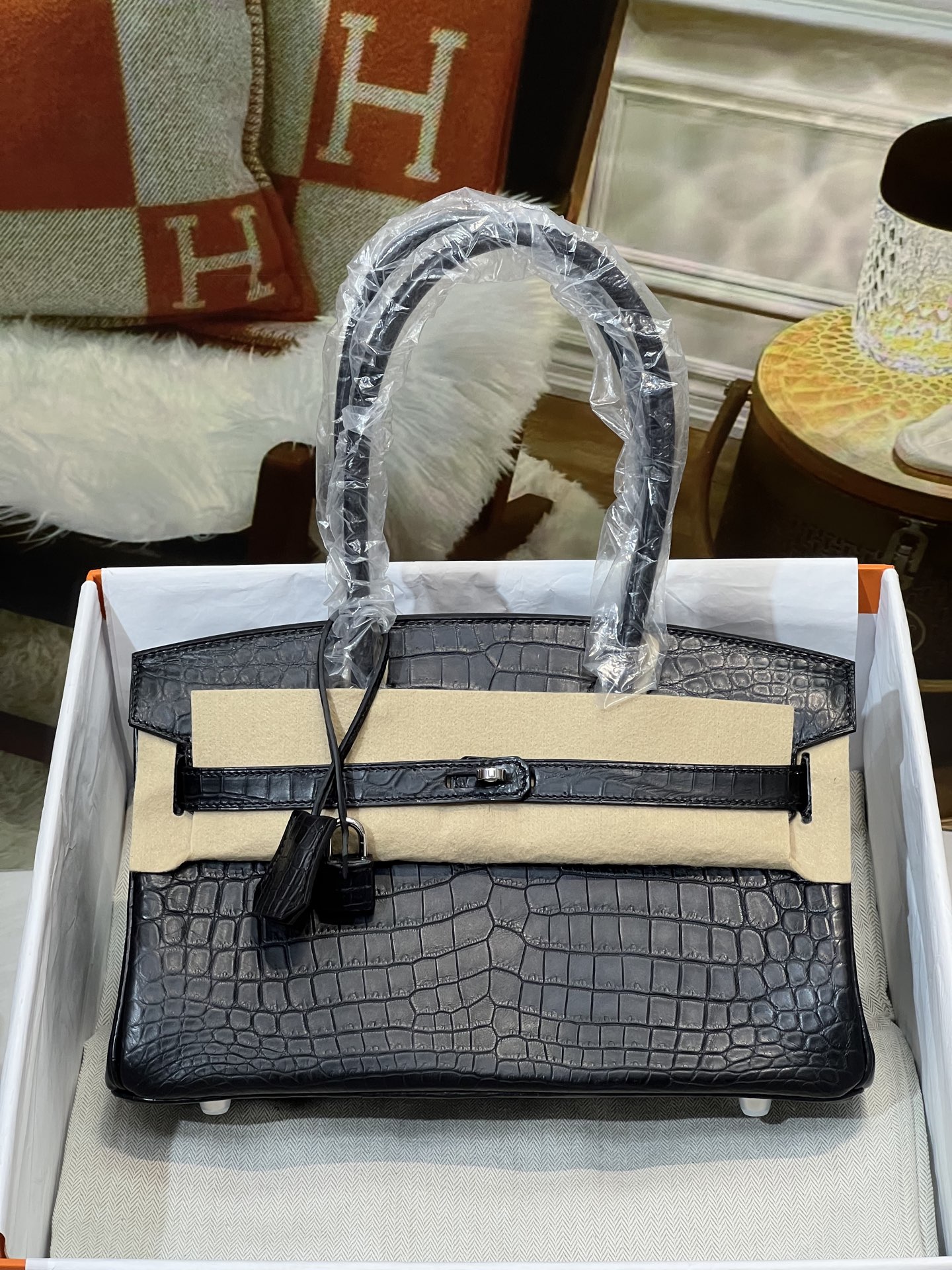 NO:852022,Platinum 29CM black silver buckle hc imported Nile crocodile real shot texture, three skins for cutting!  Top hand sewing,Hermes,hermes,Hermes,19860909铂金29CM 黑色 银扣 hc进口尼罗鳄实拍纹理,三张皮对版开料！顶级手工缝制,爱马仕,hermes,Hermes,,Bag