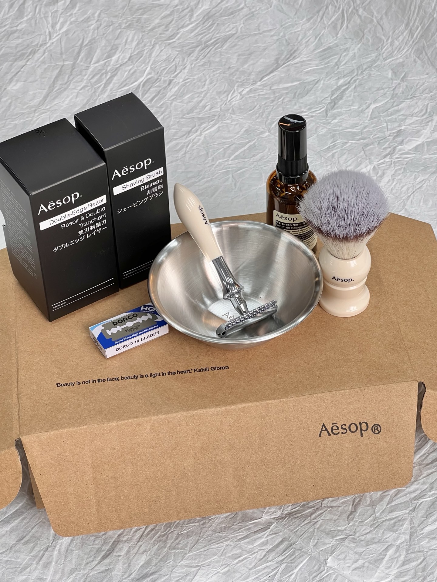 NO:809952,The brushes and razors are both handmade in England and have a certain sense of weight!  !  The texture of the stainless steel basin is great and exceeds expectations. The shaving essence is a spray type, low-foaming gel type. It is very easy to use and smells great!  , trendy department store19860909刷子和刮胡刀都是号称英国手制 有一定分量感！！ 不锈钢盆质感巨好 超出预期那种 剃须精华是喷雾型的 低泡沫凝露那种 使用很方便用味道也很好闻！,潮品百货,accessory