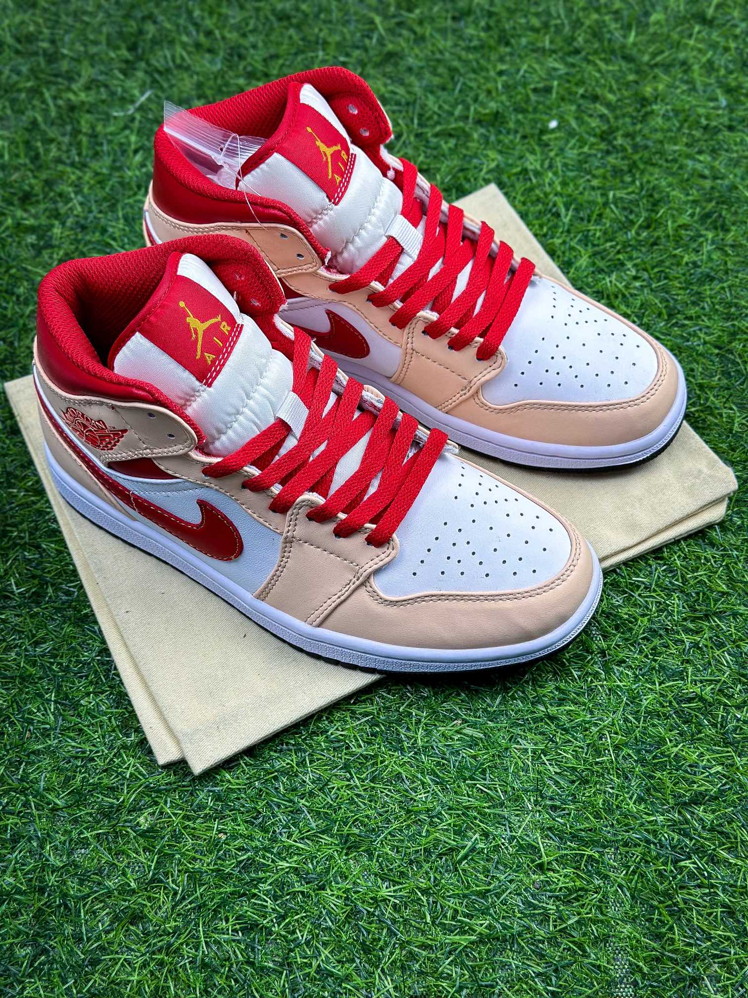 Air Jordan  Mid AJ1中帮 酱果粉 原鞋购回重新打版开模 拒绝公底 购置公司同步原材料 原汁原味 忠于原版 货号：554725 201 C9尺码：36-46（带半码）9