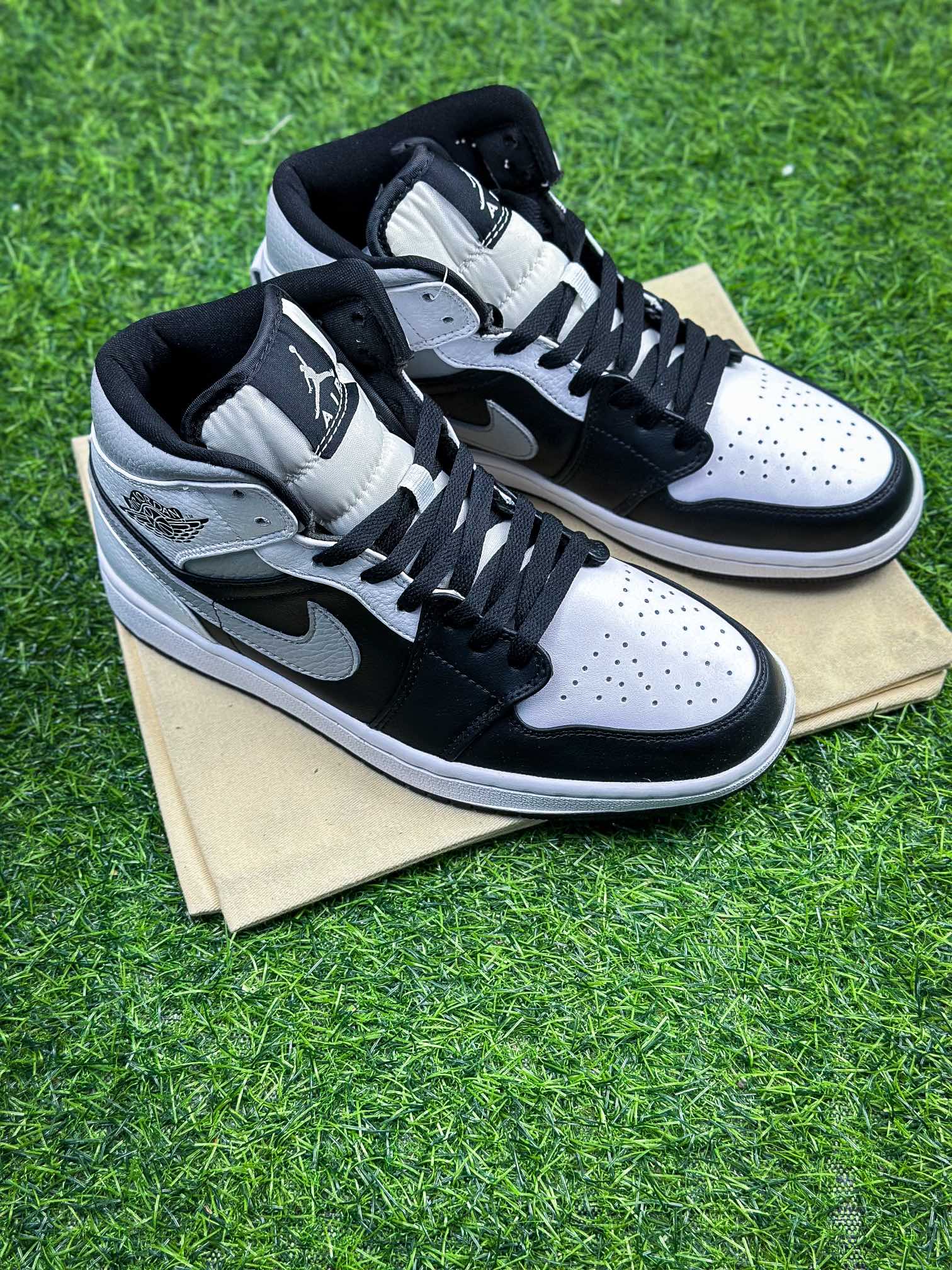 Air Jordan  Mid AJ1中帮 原鞋购回重新打版开模 拒绝公底 购置公司同步原材料 原汁原味 忠于原版 货号： 554724 073 C9尺码：36-46（带半码）9