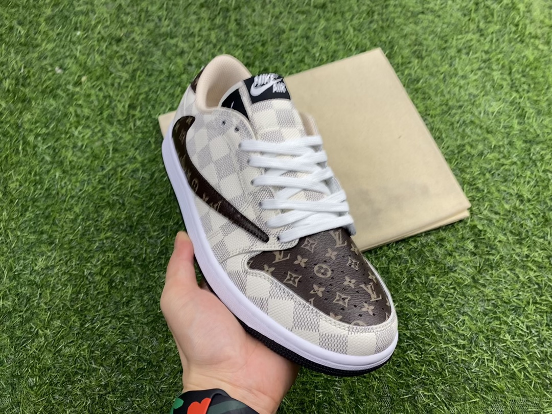 深棕琪格LV联名款 Travis Scott x Air Jordan 1 Low 倒钩联名全鞋采用原装头层皮，用料扎实 精雕细琢鞋型极致还原 飞翼3D打印改良 深度立体 四线中底拉帮皮1