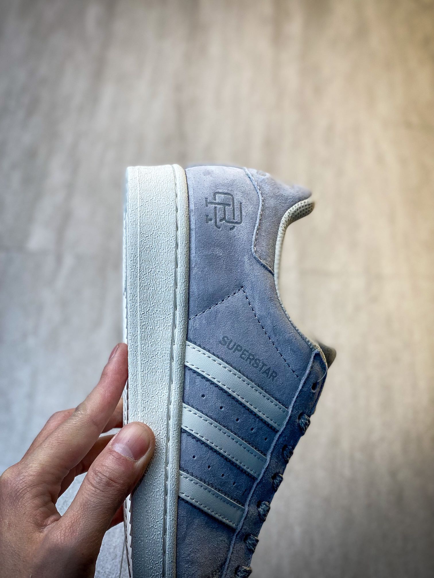 💰150
阿迪达斯/三叶草Adidas Originals Superstar”Beige Tan“经典贝壳头系列低帮百搭休闲运动板鞋
货号：BS0911 D4
尺码：35 36 36⅔ 37⅓ 38 38⅔ 39⅓ 40 40⅔ 41⅓ 42 42⅔ 43⅓ 44 44⅔ 45