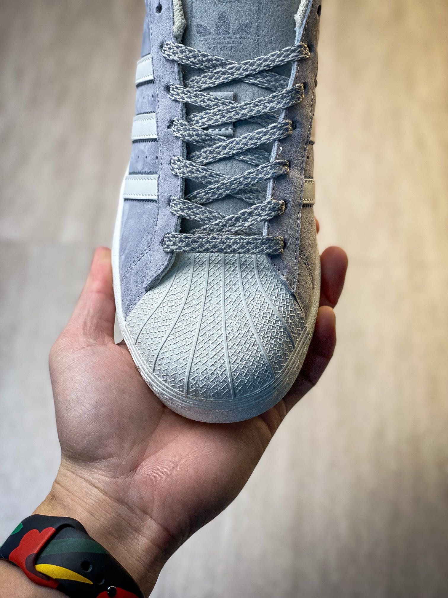 💰150
阿迪达斯/三叶草Adidas Originals Superstar”Beige Tan“经典贝壳头系列低帮百搭休闲运动板鞋
货号：BS0911 D4
尺码：35 36 36⅔ 37⅓ 38 38⅔ 39⅓ 40 40⅔ 41⅓ 42 42⅔ 43⅓ 44 44⅔ 45