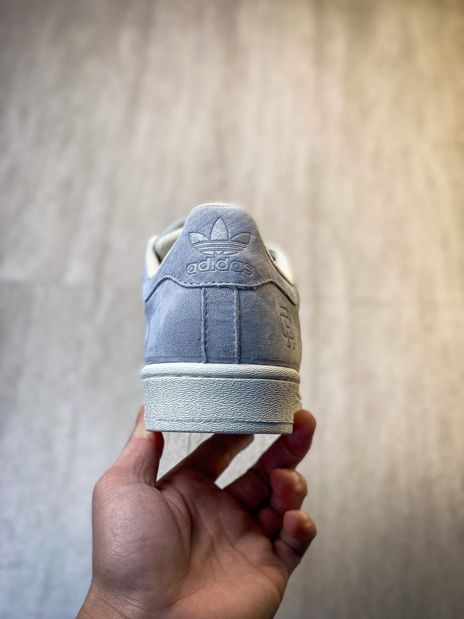 💰150
阿迪达斯/三叶草Adidas Originals Superstar”Beige Tan“经典贝壳头系列低帮百搭休闲运动板鞋
货号：BS0911 D4
尺码：35 36 36⅔ 37⅓ 38 38⅔ 39⅓ 40 40⅔ 41⅓ 42 42⅔ 43⅓ 44 44⅔ 45
