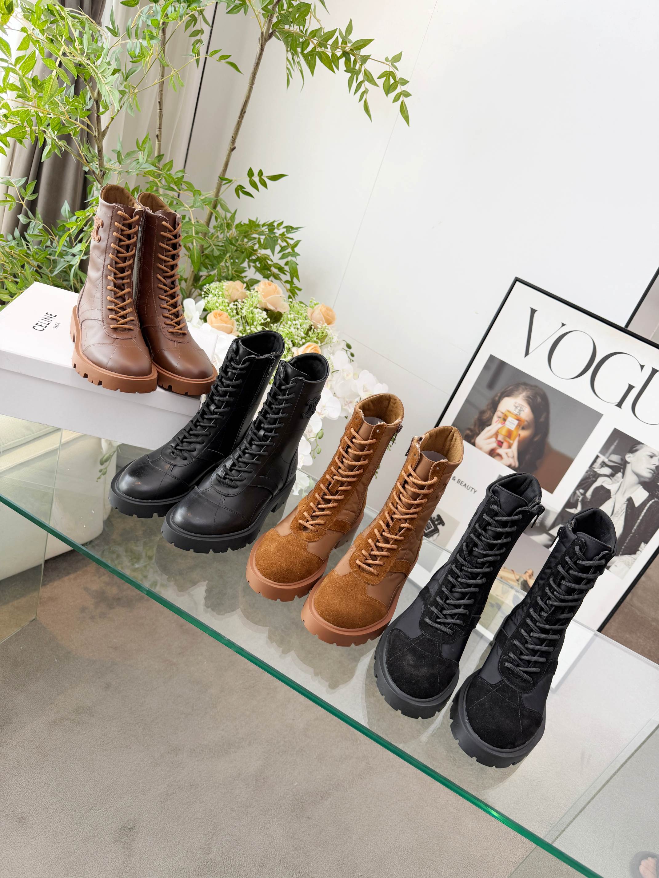 NO:616241,Cel*ne 2025 good products recommend Maillard foam Martin boots and short boots!  Thick-soled short boots...the popularity continues to increase ~ the long-term model is popular among many Internet celebrity bloggers this season. The perfectly refined shoe last has a small round toe, very in place, the lines are smooth and the shape is correct, the neat craftsmanship and stitching are super texture ~ the upper foot is very slim, taller, versatile, and fashionable to wear!  The original model of the outsole is very comfortable. The upper is cow suede spliced ​​with waterproof foam down cloth. The foot pads are made of sheepskin. The heel height is 3.5cm. The size is 35-39 (customized size 40), boots, boots, down jacket, sheepskin.19860909Cel*ne 2025好物推荐美拉德泡绵马丁靴 短靴！ 厚底短靴..热度持续升级～长期款 高版本当季深受众多网红博主热捧,完美精修鞋楦小圆头,非常到位,线条流畅版型正 ,整齐工艺车线超有质感～上脚非常显瘦,增高,百搭,时髦穿搭！ 大底原版开模 舒适度超极好 鞋面牛反绒拼接防水泡棉羽绒布 垫脚羊皮垫脚 跟高3.5cm 码数35-39(40.码定做),靴子,boots,down jacket,sheepskin,Women's Shoes