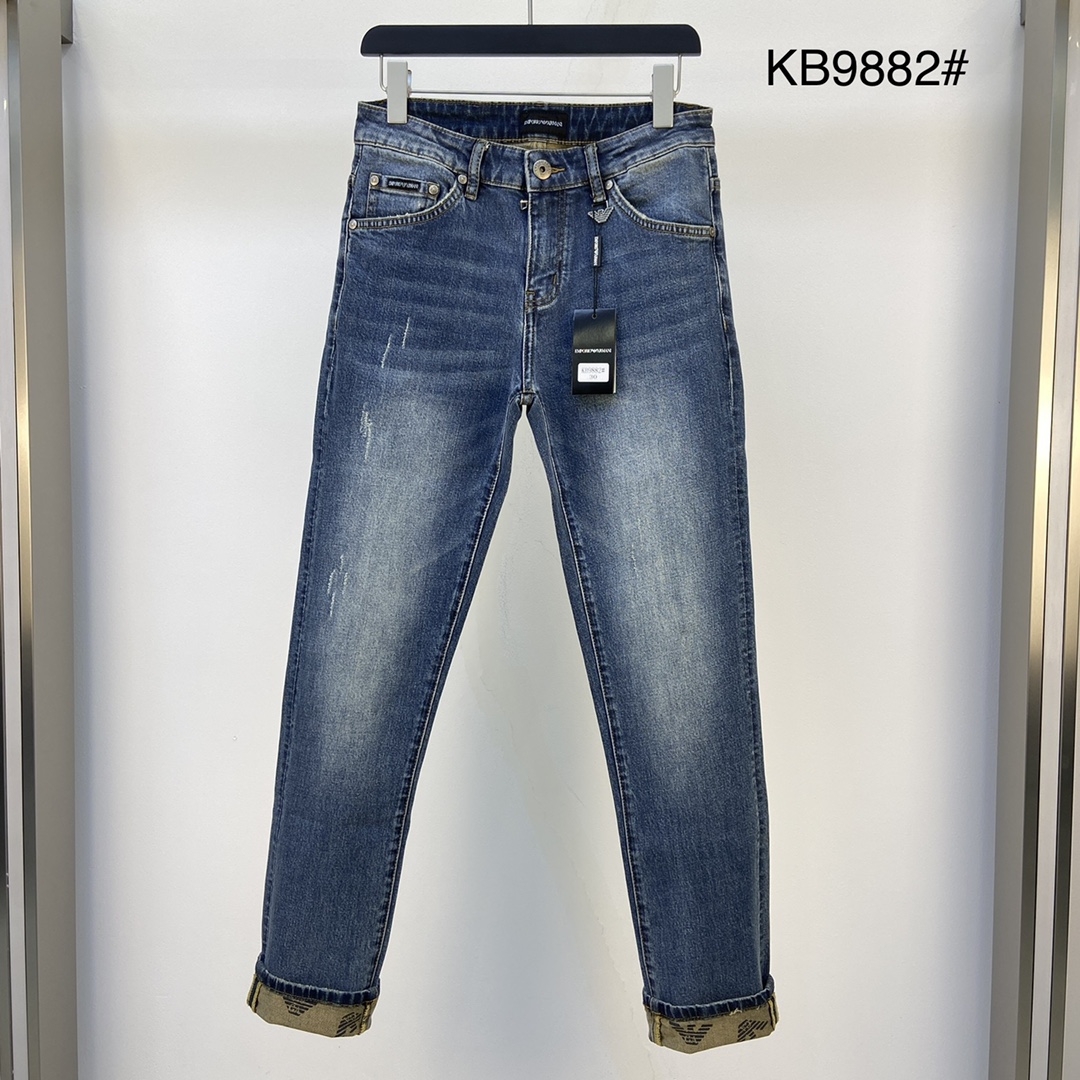 NO:132227,Armani's new spring and summer 2025 original single jeans, original hardware leather card!  The style is super formal. It is slim and not tight, and it is super stylish. Original customized washing denim fabric, original hardware and auxiliary materials are molded!  Very handsome on the upper body!  Number of codes 29-3635, Armani, jeans, alexander wang19860909阿玛尼2025春夏新款 原单狠货牛仔裤,原版五金皮牌 ！版型超正.修身不紧身,超级有范,原版定制水洗牛仔面料,原版五金辅料开模！上身帅气十足！码数29-3635,,armani,jeans,alexander wang,Men's clothing