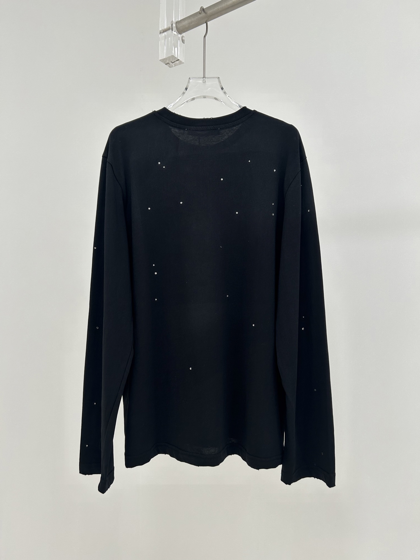 Футболка Acne Studios со стразами и принтом