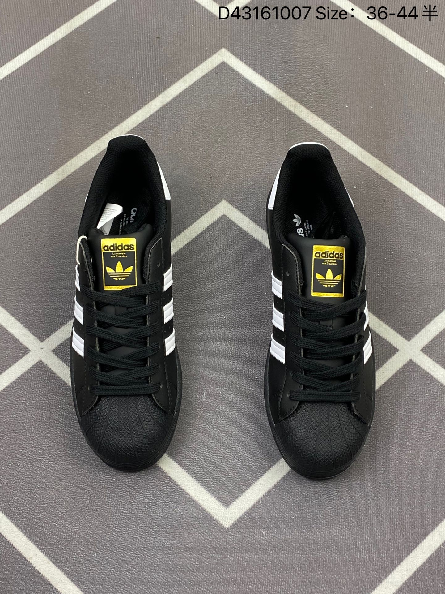 💰80
真标✅阿迪达斯Adidas三叶草 Originals Superstar贝壳头系列低帮经典百搭休闲运动板鞋
货号:EG4959
尺码:如图dunk耐克Nike阿迪达斯三叶草空军一号aj1椰子350新百伦nb327古驰脏脏鞋lv麦昆匡威1970s万斯彪马aj312斐乐巴黎世家aj4飞马亚瑟士贝壳头添柏岚鬼冢虎华夫飞马UGG库里篮球鞋詹姆斯乔丹贝壳头gtAJ1 low乔1闪电倒勾777尺码：36-47.5 耐克 阿迪达斯 三叶草 椰子350 v2 sb dunk 古驰脏脏鞋 麦昆 匡威1970s 万斯 vans 范斯 新百伦 乔丹 air jordan 亚瑟士 斯凯奇 斐乐 彪马 锐步 mlb  fila 鬼冢虎 莆田鞋 板鞋 樱花粉 af1 高帮 纯白 复古  满天星 解构 鞋盾 小麦色  蓝粉  马卡龙 低帮 独角兽 鸳鸯 联名 童鞋  冰淇淋  骨白冰蓝  白蓝 黑色 小白鞋 电玩像素 黑白 涂鸦 镭射 雾霾 白色  diy  1970s 夜光  大童 泼墨 中帮 黑武士 洛克公园 魔术贴 情侣 经典 四钩 奶咖色 刮刮乐 白丝绸 白银 3m 反光 白绿夜光 白橙双钩 小雏菊  权志龙 白绿橙 off white 飞线  金钩 冰块 小银钩 笑脸 缝线  剪纸蓝丝绸  情人节限定  白金 蓝白 354 黑曜石   熊猫 像素  冰蓝 四小勾 水晶底 寿桃 洞洞鞋 彩虹像素  灰色 air force 1 黑色   拖鞋 aj4 aj35 aj11 篮球鞋 莆田 aj3 aj6 aj13 aj7 童鞋 儿童鞋  aj312   aj36 黑白奥利奥  传奇蓝  aj32  限量版 飞人拖鞋 康扣  熊猫 北卡蓝  low  白水泥  藤原浩  aj34郭艾伦 影子灰  蒂芙尼绿 aj10 倒钩  aj9 冰雪奇缘 黑曜石 aj31  aj270 球鞋  大魔王 冰激凌  樱木花道  热熔岩  迪奥联名  胭脂红 凉鞋 aj15  满天星 水泥灰 芝加哥 鸳鸯 aj28  情侣 aj28 樱花粉 电玩像素 北卡蓝 小迪奥 粉色 樱花粉 电玩像素  烟灰 变色龙 兵马俑 大巴黎 aj16  兔八哥  马卡龙  大学蓝 aj30 黑水泥  白蛇 叶绿素 火影 白水泥 情人节限定 粉蛇 黑红 球鞋gtcut   kobe球鞋 zoom kobe 500黑武士 2022r nike星空 gt球鞋 zoom跑鞋 纽巴伦990 nikecourt女鞋 zoom aj1 nb827 斐乐hike nike青花瓷 aj镭射 科6 next跑鞋 宇航员2.0 小白鞋 男鞋 运动鞋 斯凯奇 斐乐 板鞋 aj 彪马 新百伦 亚瑟士 new balance adidas 阿迪达斯 篮球鞋 空军一号 纯白  跑步鞋 vision street wear puma 女运动休闲鞋 nb  情侣鞋 球鞋 dunk 美津浓 欧文7  运动鞋女款跑步鞋 休闲男鞋  aj1 拖鞋 耐克鞋男新款 鞋子 童鞋 男款  飞马  zoom 超级飞马 跑鞋  老爹鞋 air max 儿童鞋子 男士 飞马38 m2k 日落 黑白熊猫  女款  飞马39  男款 阿甘鞋 飞马37  夏季  dunk sb 华夫鞋 凉鞋  开拓者 夏款 毛毛虫  气垫 air zoom 休闲鞋 高帮 帆布鞋 sacai 2022 vapormax 赤足  飞马36 af1 紫葡萄 树莓紫  winflo8 court女鞋 网鞋 zoom 破二  dc0774 拖鞋 superfly 子弹头 dunk黑白熊猫 blazer max270 欧文7 小童鞋  阿尔法 欧文8 登月 星空 莆田  黑武士 airmax97 贝壳头 三叶草 boost   forum 椰子鞋  yeezy  neo  暗夜精灵 金标 椰子 350 v2  ultraboost 清风 阿尔法 涉水鞋 ub21 ub22  forum84 ub nmd 爆米花 pro2 cut  supernova x9000 椰子500  小椰子 forum low 史密斯 椰子700  樱花系列女鞋 新百伦530 327   574   5740 满天星 992 550 990 303 nb2002ra 302 元祖灰 993 990v5 nb300 ms327 580 999 nb327新百伦 新百伦878 nb300 5740奶茶色 m5740nb5740 997 608 452 nbms327 992元祖灰 996 880 低帮  倒钩  aj1 low 北卡蓝 黑曜石  倒钩藤原浩鞋 芝加哥 禁穿 小迪奥aj1 aj1大学蓝 樱花粉 烟灰   闪电倒钩 mid  影子灰 白丝绸   黑红脚趾 黑红 马卡龙 小dior 蒂芙尼绿 黑脚趾 小摩卡 蜘蛛侠 兔八哥 莆田纯原 纯白 中帮 黑粉脚趾 鸳鸯 low摩卡棕 扣碎 倒钩低帮 小闪电 凯尔特人 芝加哥ow联名 灰白 红豆奶茶 叛逆 换底 扣碎篮板 摩卡棕 迪奥联名鞋 皇家蓝 低帮女鞋倒钩白棕 泡泡糖 黑粉脚趾 北卡蓝低帮 黑绿脚趾 影子灰 蒂芙尼绿 黑脚趾 浆果粉  扣碎篮板 鸳鸯 冰淇淋 白丝绸 激光蓝 offwhite联名 黑粉脚趾	 蓝 水洗丹宁 情人节 午夜蓝 凯尔特人 泡泡糖  男鞋 女鞋 夏季 儿童 拖鞋  小众鞋 篮球鞋 凉鞋 运动鞋 跑步鞋 童鞋  板鞋  日落  足球鞋 小白鞋 跑鞋 老爹鞋 zoom 超级飞马 36 37 38  sb dunk  鞋子 新款 m2k air max   薄款 赤足5.0  星空 登月 回到未来 vapormax 超轻 网鞋 气垫鞋 阿甘鞋 休闲鞋 47 blazer 高帮 樱花粉 free vaporfly  情侣  子弹头 华夫鞋 欧文7 lebron18  joyride fly3 max270 杜兰特5  毛毛虫 黑武士 限量版 忍者 马拉松 winflo7 kyrie7 ep  莆田鞋   板鞋 樱花粉  af1 高帮 纯白 复古  满天星 解构 鞋盾   小麦色  蓝粉  马卡龙 低帮 独角兽 鸳鸯 联名 童鞋  冰淇淋  骨白冰蓝 白蓝 黑色 小白鞋 电玩像素 黑白 涂鸦 镭射 雾霾 白色  diy  夜光  大童 泼墨 中帮 黑武士 洛克公园 魔术贴 情侣 经典 四钩 奶咖色 刮刮乐 白丝绸 白银 3m 反光 白绿夜光 白橙双钩 小雏菊  权志龙 白绿橙 off white 飞线  金钩 冰块 小银钩 笑脸 缝线  剪纸 纯黑 蓝丝绸  情人节限定  白金 蓝白 354 黑曜石   熊猫 像素  冰蓝 四小勾 水晶底 寿桃 洞洞鞋 彩虹像素  灰色 air force 1 黑色  拖鞋 aj4 aj35 aj11 篮球鞋 莆田 aj3 aj6 aj13 aj7 童鞋 儿童鞋 aj312 aj36 黑白奥利奥  传奇蓝  aj32 限量版 飞人拖鞋 康扣  熊猫 北卡蓝  low  白水泥 藤原浩 aj34郭艾伦 影子灰  蒂芙尼绿 aj10 倒钩 aj9 冰雪奇缘 黑曜石 aj31 aj270 球鞋 大魔王 冰激凌  樱木花道  热熔岩  迪奥联名 胭脂红 凉鞋 aj15 满天星 水泥灰 芝加哥 鸳鸯 aj28 情侣 aj28 樱花
D43161007