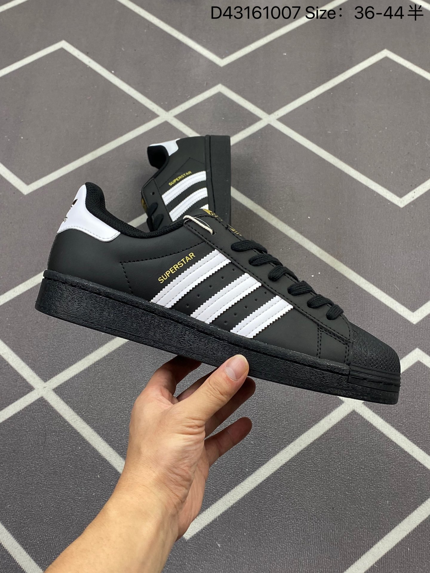 💰80
真标✅阿迪达斯Adidas三叶草 Originals Superstar贝壳头系列低帮经典百搭休闲运动板鞋
货号:EG4959
尺码:如图dunk耐克Nike阿迪达斯三叶草空军一号aj1椰子350新百伦nb327古驰脏脏鞋lv麦昆匡威1970s万斯彪马aj312斐乐巴黎世家aj4飞马亚瑟士贝壳头添柏岚鬼冢虎华夫飞马UGG库里篮球鞋詹姆斯乔丹贝壳头gtAJ1 low乔1闪电倒勾777尺码：36-47.5 耐克 阿迪达斯 三叶草 椰子350 v2 sb dunk 古驰脏脏鞋 麦昆 匡威1970s 万斯 vans 范斯 新百伦 乔丹 air jordan 亚瑟士 斯凯奇 斐乐 彪马 锐步 mlb  fila 鬼冢虎 莆田鞋 板鞋 樱花粉 af1 高帮 纯白 复古  满天星 解构 鞋盾 小麦色  蓝粉  马卡龙 低帮 独角兽 鸳鸯 联名 童鞋  冰淇淋  骨白冰蓝  白蓝 黑色 小白鞋 电玩像素 黑白 涂鸦 镭射 雾霾 白色  diy  1970s 夜光  大童 泼墨 中帮 黑武士 洛克公园 魔术贴 情侣 经典 四钩 奶咖色 刮刮乐 白丝绸 白银 3m 反光 白绿夜光 白橙双钩 小雏菊  权志龙 白绿橙 off white 飞线  金钩 冰块 小银钩 笑脸 缝线  剪纸蓝丝绸  情人节限定  白金 蓝白 354 黑曜石   熊猫 像素  冰蓝 四小勾 水晶底 寿桃 洞洞鞋 彩虹像素  灰色 air force 1 黑色   拖鞋 aj4 aj35 aj11 篮球鞋 莆田 aj3 aj6 aj13 aj7 童鞋 儿童鞋  aj312   aj36 黑白奥利奥  传奇蓝  aj32  限量版 飞人拖鞋 康扣  熊猫 北卡蓝  low  白水泥  藤原浩  aj34郭艾伦 影子灰  蒂芙尼绿 aj10 倒钩  aj9 冰雪奇缘 黑曜石 aj31  aj270 球鞋  大魔王 冰激凌  樱木花道  热熔岩  迪奥联名  胭脂红 凉鞋 aj15  满天星 水泥灰 芝加哥 鸳鸯 aj28  情侣 aj28 樱花粉 电玩像素 北卡蓝 小迪奥 粉色 樱花粉 电玩像素  烟灰 变色龙 兵马俑 大巴黎 aj16  兔八哥  马卡龙  大学蓝 aj30 黑水泥  白蛇 叶绿素 火影 白水泥 情人节限定 粉蛇 黑红 球鞋gtcut   kobe球鞋 zoom kobe 500黑武士 2022r nike星空 gt球鞋 zoom跑鞋 纽巴伦990 nikecourt女鞋 zoom aj1 nb827 斐乐hike nike青花瓷 aj镭射 科6 next跑鞋 宇航员2.0 小白鞋 男鞋 运动鞋 斯凯奇 斐乐 板鞋 aj 彪马 新百伦 亚瑟士 new balance adidas 阿迪达斯 篮球鞋 空军一号 纯白  跑步鞋 vision street wear puma 女运动休闲鞋 nb  情侣鞋 球鞋 dunk 美津浓 欧文7  运动鞋女款跑步鞋 休闲男鞋  aj1 拖鞋 耐克鞋男新款 鞋子 童鞋 男款  飞马  zoom 超级飞马 跑鞋  老爹鞋 air max 儿童鞋子 男士 飞马38 m2k 日落 黑白熊猫  女款  飞马39  男款 阿甘鞋 飞马37  夏季  dunk sb 华夫鞋 凉鞋  开拓者 夏款 毛毛虫  气垫 air zoom 休闲鞋 高帮 帆布鞋 sacai 2022 vapormax 赤足  飞马36 af1 紫葡萄 树莓紫  winflo8 court女鞋 网鞋 zoom 破二  dc0774 拖鞋 superfly 子弹头 dunk黑白熊猫 blazer max270 欧文7 小童鞋  阿尔法 欧文8 登月 星空 莆田  黑武士 airmax97 贝壳头 三叶草 boost   forum 椰子鞋  yeezy  neo  暗夜精灵 金标 椰子 350 v2  ultraboost 清风 阿尔法 涉水鞋 ub21 ub22  forum84 ub nmd 爆米花 pro2 cut  supernova x9000 椰子500  小椰子 forum low 史密斯 椰子700  樱花系列女鞋 新百伦530 327   574   5740 满天星 992 550 990 303 nb2002ra 302 元祖灰 993 990v5 nb300 ms327 580 999 nb327新百伦 新百伦878 nb300 5740奶茶色 m5740nb5740 997 608 452 nbms327 992元祖灰 996 880 低帮  倒钩  aj1 low 北卡蓝 黑曜石  倒钩藤原浩鞋 芝加哥 禁穿 小迪奥aj1 aj1大学蓝 樱花粉 烟灰   闪电倒钩 mid  影子灰 白丝绸   黑红脚趾 黑红 马卡龙 小dior 蒂芙尼绿 黑脚趾 小摩卡 蜘蛛侠 兔八哥 莆田纯原 纯白 中帮 黑粉脚趾 鸳鸯 low摩卡棕 扣碎 倒钩低帮 小闪电 凯尔特人 芝加哥ow联名 灰白 红豆奶茶 叛逆 换底 扣碎篮板 摩卡棕 迪奥联名鞋 皇家蓝 低帮女鞋倒钩白棕 泡泡糖 黑粉脚趾 北卡蓝低帮 黑绿脚趾 影子灰 蒂芙尼绿 黑脚趾 浆果粉  扣碎篮板 鸳鸯 冰淇淋 白丝绸 激光蓝 offwhite联名 黑粉脚趾	 蓝 水洗丹宁 情人节 午夜蓝 凯尔特人 泡泡糖  男鞋 女鞋 夏季 儿童 拖鞋  小众鞋 篮球鞋 凉鞋 运动鞋 跑步鞋 童鞋  板鞋  日落  足球鞋 小白鞋 跑鞋 老爹鞋 zoom 超级飞马 36 37 38  sb dunk  鞋子 新款 m2k air max   薄款 赤足5.0  星空 登月 回到未来 vapormax 超轻 网鞋 气垫鞋 阿甘鞋 休闲鞋 47 blazer 高帮 樱花粉 free vaporfly  情侣  子弹头 华夫鞋 欧文7 lebron18  joyride fly3 max270 杜兰特5  毛毛虫 黑武士 限量版 忍者 马拉松 winflo7 kyrie7 ep  莆田鞋   板鞋 樱花粉  af1 高帮 纯白 复古  满天星 解构 鞋盾   小麦色  蓝粉  马卡龙 低帮 独角兽 鸳鸯 联名 童鞋  冰淇淋  骨白冰蓝 白蓝 黑色 小白鞋 电玩像素 黑白 涂鸦 镭射 雾霾 白色  diy  夜光  大童 泼墨 中帮 黑武士 洛克公园 魔术贴 情侣 经典 四钩 奶咖色 刮刮乐 白丝绸 白银 3m 反光 白绿夜光 白橙双钩 小雏菊  权志龙 白绿橙 off white 飞线  金钩 冰块 小银钩 笑脸 缝线  剪纸 纯黑 蓝丝绸  情人节限定  白金 蓝白 354 黑曜石   熊猫 像素  冰蓝 四小勾 水晶底 寿桃 洞洞鞋 彩虹像素  灰色 air force 1 黑色  拖鞋 aj4 aj35 aj11 篮球鞋 莆田 aj3 aj6 aj13 aj7 童鞋 儿童鞋 aj312 aj36 黑白奥利奥  传奇蓝  aj32 限量版 飞人拖鞋 康扣  熊猫 北卡蓝  low  白水泥 藤原浩 aj34郭艾伦 影子灰  蒂芙尼绿 aj10 倒钩 aj9 冰雪奇缘 黑曜石 aj31 aj270 球鞋 大魔王 冰激凌  樱木花道  热熔岩  迪奥联名 胭脂红 凉鞋 aj15 满天星 水泥灰 芝加哥 鸳鸯 aj28 情侣 aj28 樱花
D43161007