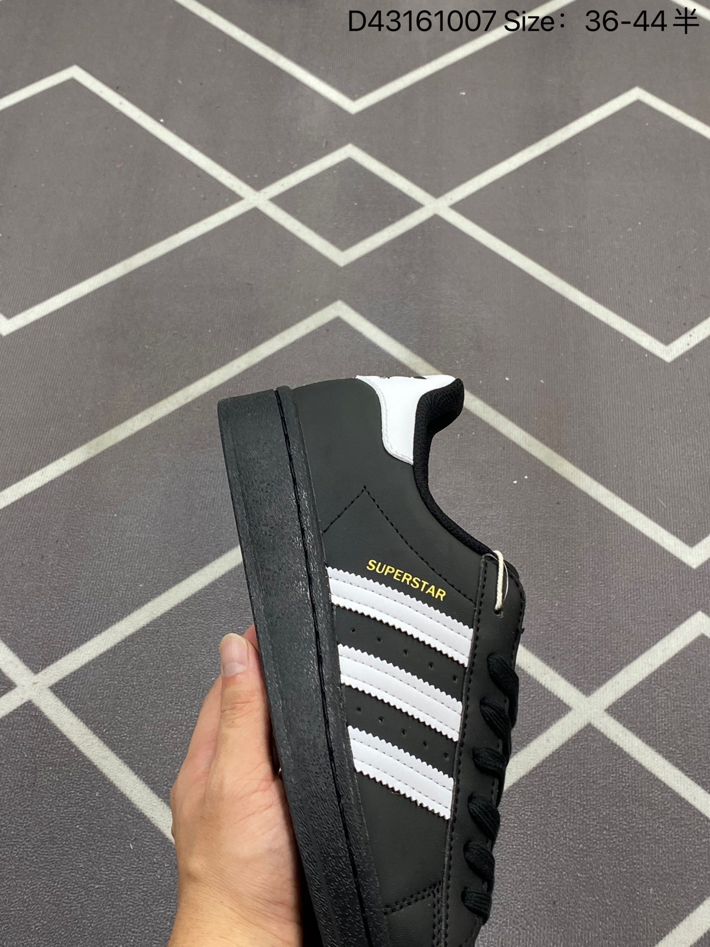 💰80
真标✅阿迪达斯Adidas三叶草 Originals Superstar贝壳头系列低帮经典百搭休闲运动板鞋
货号:EG4959
尺码:如图dunk耐克Nike阿迪达斯三叶草空军一号aj1椰子350新百伦nb327古驰脏脏鞋lv麦昆匡威1970s万斯彪马aj312斐乐巴黎世家aj4飞马亚瑟士贝壳头添柏岚鬼冢虎华夫飞马UGG库里篮球鞋詹姆斯乔丹贝壳头gtAJ1 low乔1闪电倒勾777尺码：36-47.5 耐克 阿迪达斯 三叶草 椰子350 v2 sb dunk 古驰脏脏鞋 麦昆 匡威1970s 万斯 vans 范斯 新百伦 乔丹 air jordan 亚瑟士 斯凯奇 斐乐 彪马 锐步 mlb  fila 鬼冢虎 莆田鞋 板鞋 樱花粉 af1 高帮 纯白 复古  满天星 解构 鞋盾 小麦色  蓝粉  马卡龙 低帮 独角兽 鸳鸯 联名 童鞋  冰淇淋  骨白冰蓝  白蓝 黑色 小白鞋 电玩像素 黑白 涂鸦 镭射 雾霾 白色  diy  1970s 夜光  大童 泼墨 中帮 黑武士 洛克公园 魔术贴 情侣 经典 四钩 奶咖色 刮刮乐 白丝绸 白银 3m 反光 白绿夜光 白橙双钩 小雏菊  权志龙 白绿橙 off white 飞线  金钩 冰块 小银钩 笑脸 缝线  剪纸蓝丝绸  情人节限定  白金 蓝白 354 黑曜石   熊猫 像素  冰蓝 四小勾 水晶底 寿桃 洞洞鞋 彩虹像素  灰色 air force 1 黑色   拖鞋 aj4 aj35 aj11 篮球鞋 莆田 aj3 aj6 aj13 aj7 童鞋 儿童鞋  aj312   aj36 黑白奥利奥  传奇蓝  aj32  限量版 飞人拖鞋 康扣  熊猫 北卡蓝  low  白水泥  藤原浩  aj34郭艾伦 影子灰  蒂芙尼绿 aj10 倒钩  aj9 冰雪奇缘 黑曜石 aj31  aj270 球鞋  大魔王 冰激凌  樱木花道  热熔岩  迪奥联名  胭脂红 凉鞋 aj15  满天星 水泥灰 芝加哥 鸳鸯 aj28  情侣 aj28 樱花粉 电玩像素 北卡蓝 小迪奥 粉色 樱花粉 电玩像素  烟灰 变色龙 兵马俑 大巴黎 aj16  兔八哥  马卡龙  大学蓝 aj30 黑水泥  白蛇 叶绿素 火影 白水泥 情人节限定 粉蛇 黑红 球鞋gtcut   kobe球鞋 zoom kobe 500黑武士 2022r nike星空 gt球鞋 zoom跑鞋 纽巴伦990 nikecourt女鞋 zoom aj1 nb827 斐乐hike nike青花瓷 aj镭射 科6 next跑鞋 宇航员2.0 小白鞋 男鞋 运动鞋 斯凯奇 斐乐 板鞋 aj 彪马 新百伦 亚瑟士 new balance adidas 阿迪达斯 篮球鞋 空军一号 纯白  跑步鞋 vision street wear puma 女运动休闲鞋 nb  情侣鞋 球鞋 dunk 美津浓 欧文7  运动鞋女款跑步鞋 休闲男鞋  aj1 拖鞋 耐克鞋男新款 鞋子 童鞋 男款  飞马  zoom 超级飞马 跑鞋  老爹鞋 air max 儿童鞋子 男士 飞马38 m2k 日落 黑白熊猫  女款  飞马39  男款 阿甘鞋 飞马37  夏季  dunk sb 华夫鞋 凉鞋  开拓者 夏款 毛毛虫  气垫 air zoom 休闲鞋 高帮 帆布鞋 sacai 2022 vapormax 赤足  飞马36 af1 紫葡萄 树莓紫  winflo8 court女鞋 网鞋 zoom 破二  dc0774 拖鞋 superfly 子弹头 dunk黑白熊猫 blazer max270 欧文7 小童鞋  阿尔法 欧文8 登月 星空 莆田  黑武士 airmax97 贝壳头 三叶草 boost   forum 椰子鞋  yeezy  neo  暗夜精灵 金标 椰子 350 v2  ultraboost 清风 阿尔法 涉水鞋 ub21 ub22  forum84 ub nmd 爆米花 pro2 cut  supernova x9000 椰子500  小椰子 forum low 史密斯 椰子700  樱花系列女鞋 新百伦530 327   574   5740 满天星 992 550 990 303 nb2002ra 302 元祖灰 993 990v5 nb300 ms327 580 999 nb327新百伦 新百伦878 nb300 5740奶茶色 m5740nb5740 997 608 452 nbms327 992元祖灰 996 880 低帮  倒钩  aj1 low 北卡蓝 黑曜石  倒钩藤原浩鞋 芝加哥 禁穿 小迪奥aj1 aj1大学蓝 樱花粉 烟灰   闪电倒钩 mid  影子灰 白丝绸   黑红脚趾 黑红 马卡龙 小dior 蒂芙尼绿 黑脚趾 小摩卡 蜘蛛侠 兔八哥 莆田纯原 纯白 中帮 黑粉脚趾 鸳鸯 low摩卡棕 扣碎 倒钩低帮 小闪电 凯尔特人 芝加哥ow联名 灰白 红豆奶茶 叛逆 换底 扣碎篮板 摩卡棕 迪奥联名鞋 皇家蓝 低帮女鞋倒钩白棕 泡泡糖 黑粉脚趾 北卡蓝低帮 黑绿脚趾 影子灰 蒂芙尼绿 黑脚趾 浆果粉  扣碎篮板 鸳鸯 冰淇淋 白丝绸 激光蓝 offwhite联名 黑粉脚趾	 蓝 水洗丹宁 情人节 午夜蓝 凯尔特人 泡泡糖  男鞋 女鞋 夏季 儿童 拖鞋  小众鞋 篮球鞋 凉鞋 运动鞋 跑步鞋 童鞋  板鞋  日落  足球鞋 小白鞋 跑鞋 老爹鞋 zoom 超级飞马 36 37 38  sb dunk  鞋子 新款 m2k air max   薄款 赤足5.0  星空 登月 回到未来 vapormax 超轻 网鞋 气垫鞋 阿甘鞋 休闲鞋 47 blazer 高帮 樱花粉 free vaporfly  情侣  子弹头 华夫鞋 欧文7 lebron18  joyride fly3 max270 杜兰特5  毛毛虫 黑武士 限量版 忍者 马拉松 winflo7 kyrie7 ep  莆田鞋   板鞋 樱花粉  af1 高帮 纯白 复古  满天星 解构 鞋盾   小麦色  蓝粉  马卡龙 低帮 独角兽 鸳鸯 联名 童鞋  冰淇淋  骨白冰蓝 白蓝 黑色 小白鞋 电玩像素 黑白 涂鸦 镭射 雾霾 白色  diy  夜光  大童 泼墨 中帮 黑武士 洛克公园 魔术贴 情侣 经典 四钩 奶咖色 刮刮乐 白丝绸 白银 3m 反光 白绿夜光 白橙双钩 小雏菊  权志龙 白绿橙 off white 飞线  金钩 冰块 小银钩 笑脸 缝线  剪纸 纯黑 蓝丝绸  情人节限定  白金 蓝白 354 黑曜石   熊猫 像素  冰蓝 四小勾 水晶底 寿桃 洞洞鞋 彩虹像素  灰色 air force 1 黑色  拖鞋 aj4 aj35 aj11 篮球鞋 莆田 aj3 aj6 aj13 aj7 童鞋 儿童鞋 aj312 aj36 黑白奥利奥  传奇蓝  aj32 限量版 飞人拖鞋 康扣  熊猫 北卡蓝  low  白水泥 藤原浩 aj34郭艾伦 影子灰  蒂芙尼绿 aj10 倒钩 aj9 冰雪奇缘 黑曜石 aj31 aj270 球鞋 大魔王 冰激凌  樱木花道  热熔岩  迪奥联名 胭脂红 凉鞋 aj15 满天星 水泥灰 芝加哥 鸳鸯 aj28 情侣 aj28 樱花
D43161007