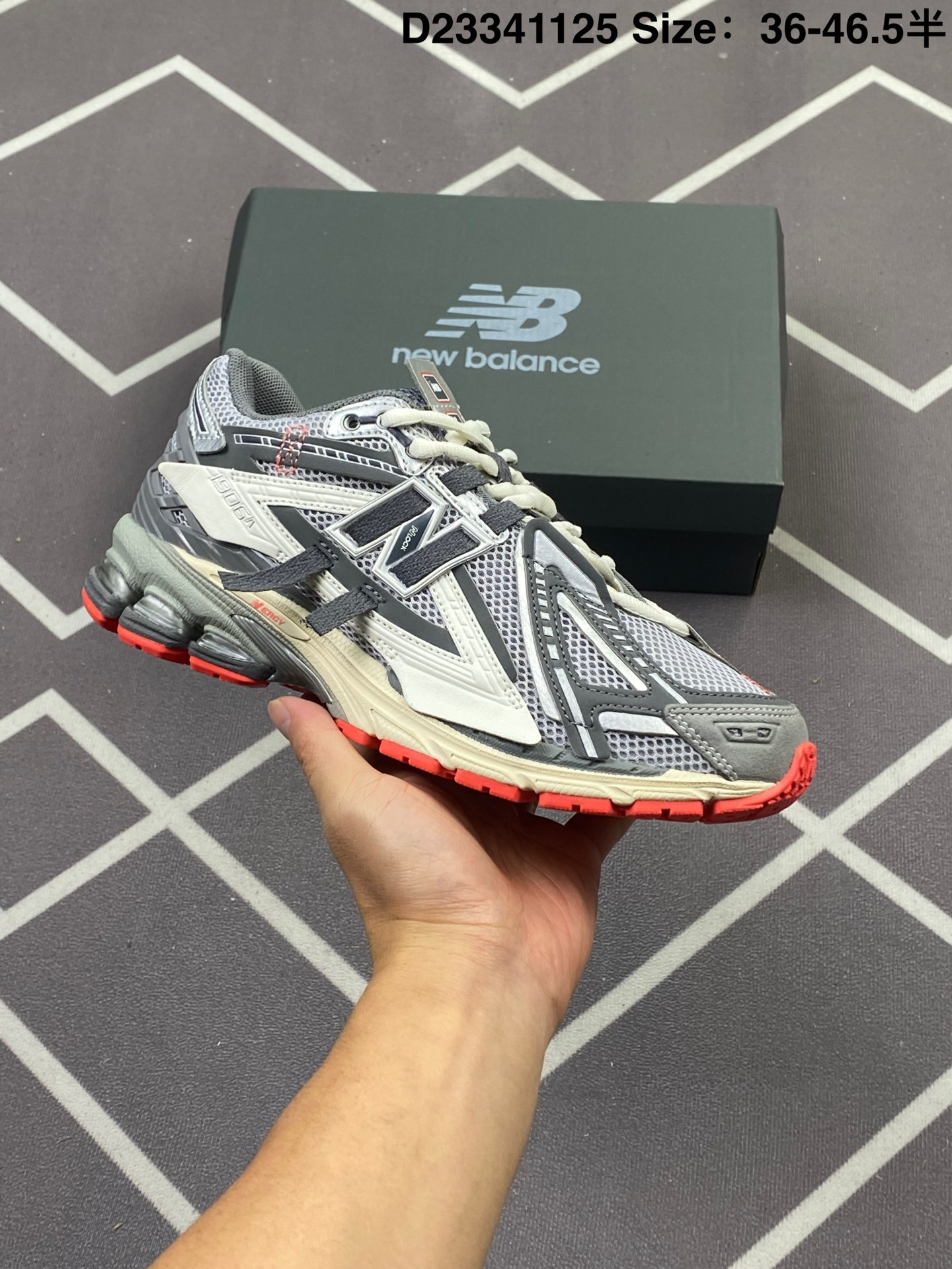 💰170
✅New Balance M1906系列 复古单品宝藏老爹鞋 复古元素叠加 质感超级棒 楦版型材料细节做工精细 作为NB最经典的档案鞋型之一 与2002一样，1906有着NB最成熟的技术加持和复古款式，而本次推出的版本参照2002r的定位，相信会在性价两端做出权衡。单从造型上来看，依旧是vibe风格，味道很正，细节也很酷，这双1906r无疑必能打入复古跑鞋爱好者的年度鞋款名录
官方货号:U1906RBS
尺码:36-46.5 半
编码：D23341125