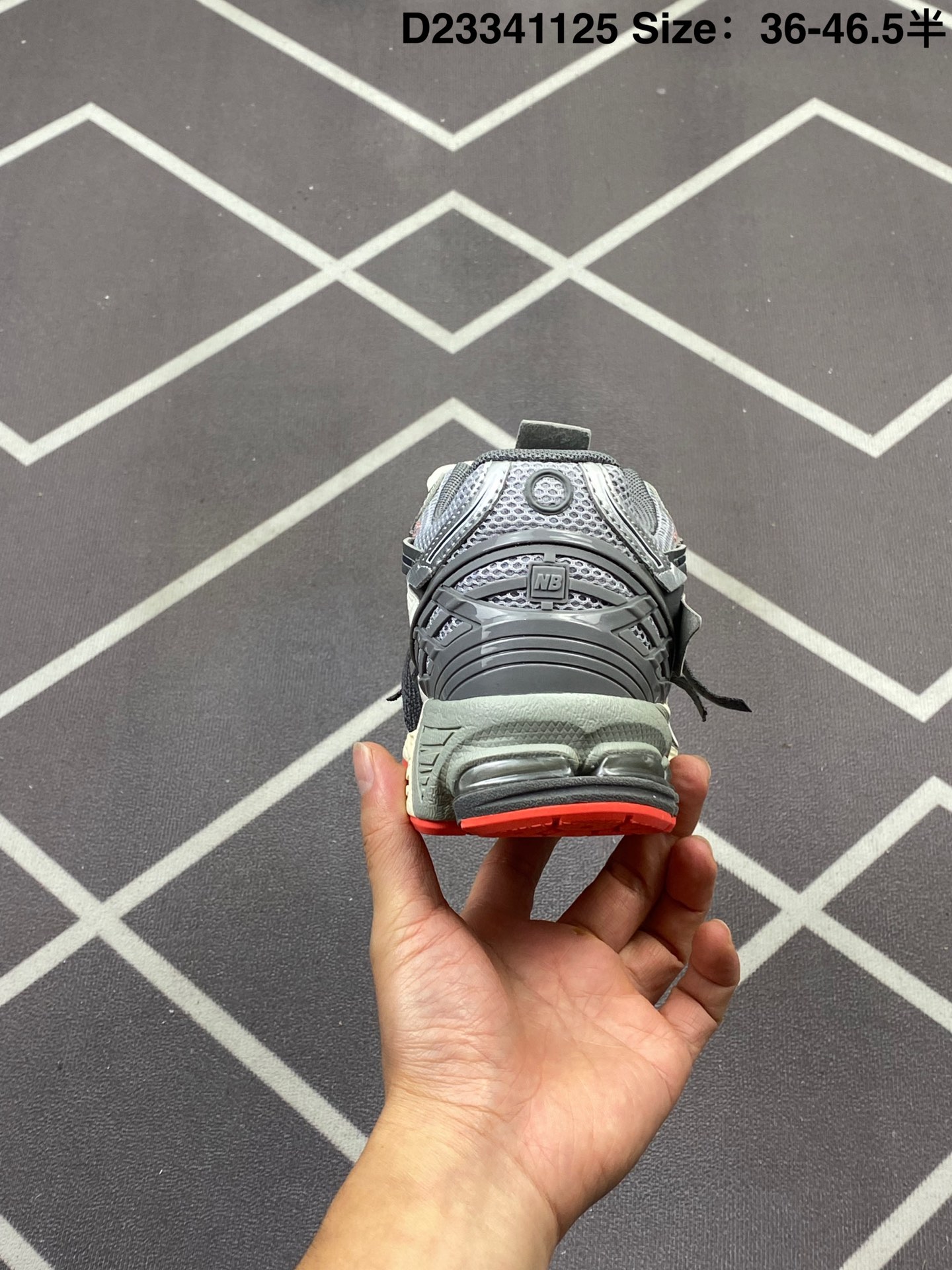 💰170
✅New Balance M1906系列 复古单品宝藏老爹鞋 复古元素叠加 质感超级棒 楦版型材料细节做工精细 作为NB最经典的档案鞋型之一 与2002一样，1906有着NB最成熟的技术加持和复古款式，而本次推出的版本参照2002r的定位，相信会在性价两端做出权衡。单从造型上来看，依旧是vibe风格，味道很正，细节也很酷，这双1906r无疑必能打入复古跑鞋爱好者的年度鞋款名录
官方货号:U1906RBS
尺码:36-46.5 半
编码：D23341125