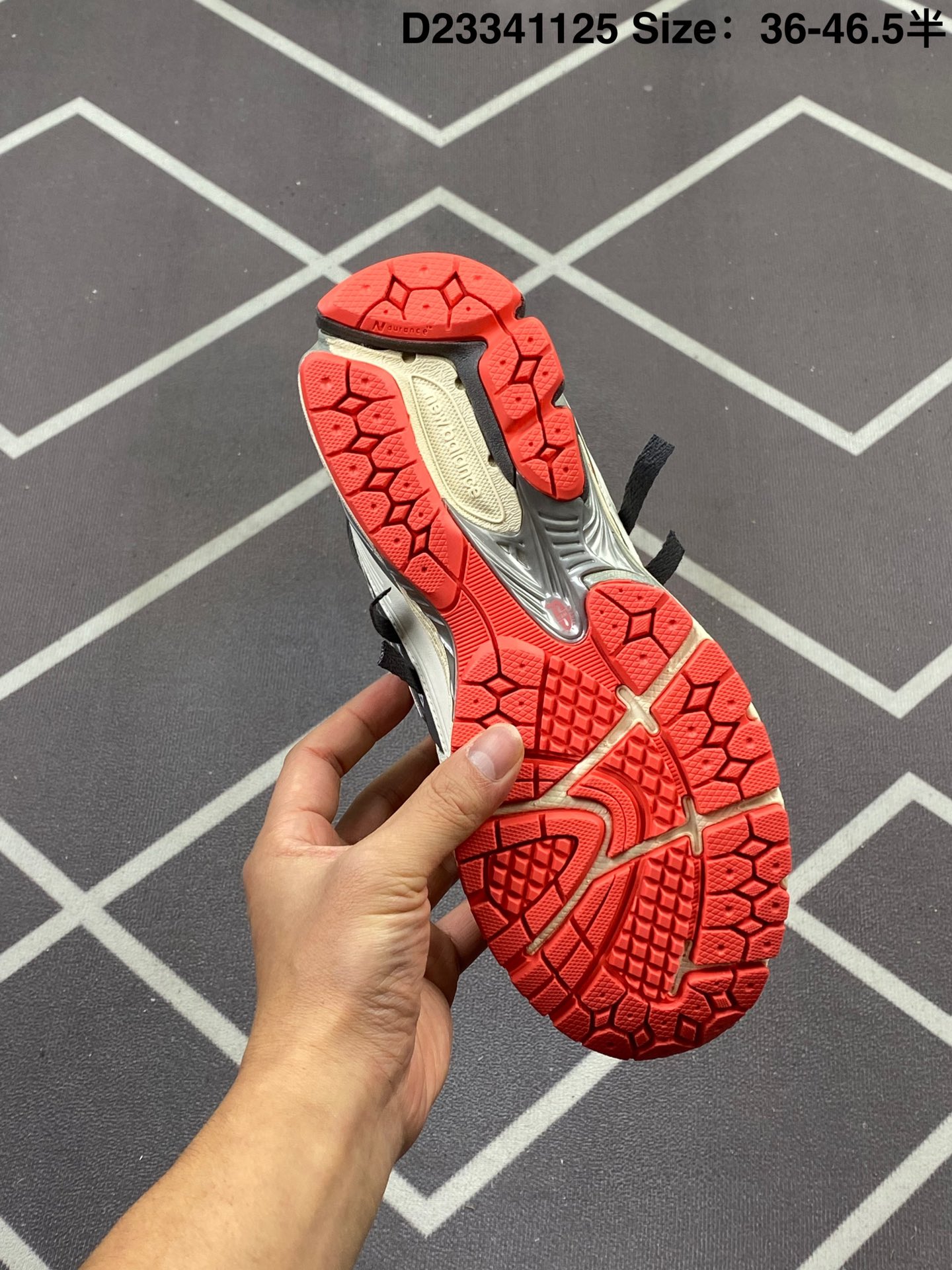 💰170
✅New Balance M1906系列 复古单品宝藏老爹鞋 复古元素叠加 质感超级棒 楦版型材料细节做工精细 作为NB最经典的档案鞋型之一 与2002一样，1906有着NB最成熟的技术加持和复古款式，而本次推出的版本参照2002r的定位，相信会在性价两端做出权衡。单从造型上来看，依旧是vibe风格，味道很正，细节也很酷，这双1906r无疑必能打入复古跑鞋爱好者的年度鞋款名录
官方货号:U1906RBS
尺码:36-46.5 半
编码：D23341125