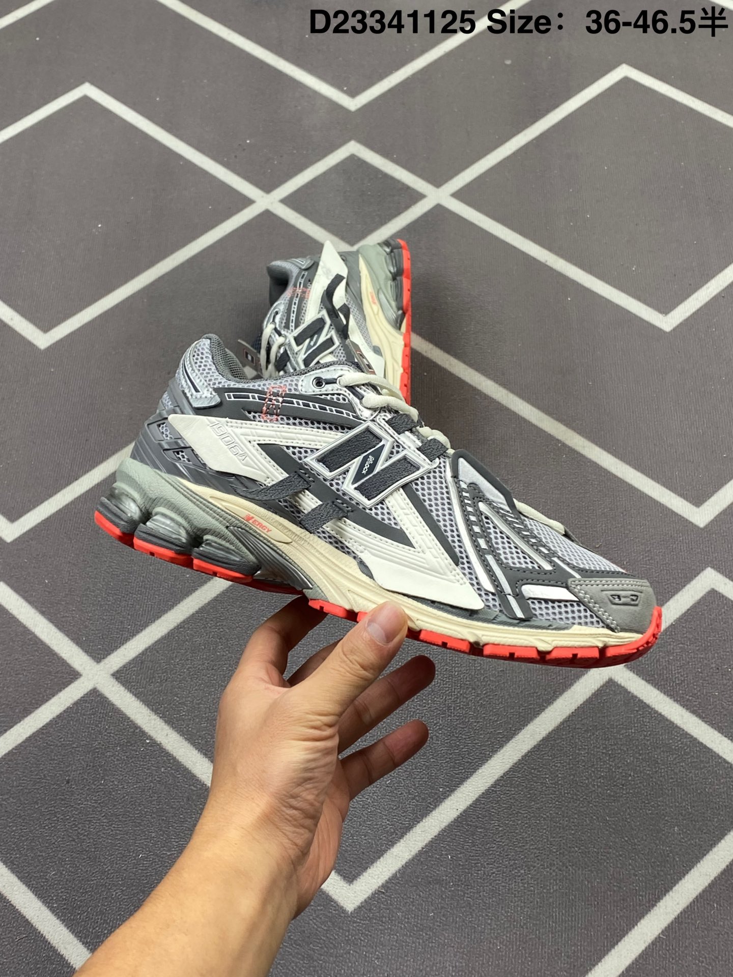 💰170
✅New Balance M1906系列 复古单品宝藏老爹鞋 复古元素叠加 质感超级棒 楦版型材料细节做工精细 作为NB最经典的档案鞋型之一 与2002一样，1906有着NB最成熟的技术加持和复古款式，而本次推出的版本参照2002r的定位，相信会在性价两端做出权衡。单从造型上来看，依旧是vibe风格，味道很正，细节也很酷，这双1906r无疑必能打入复古跑鞋爱好者的年度鞋款名录
官方货号:U1906RBS
尺码:36-46.5 半
编码：D23341125