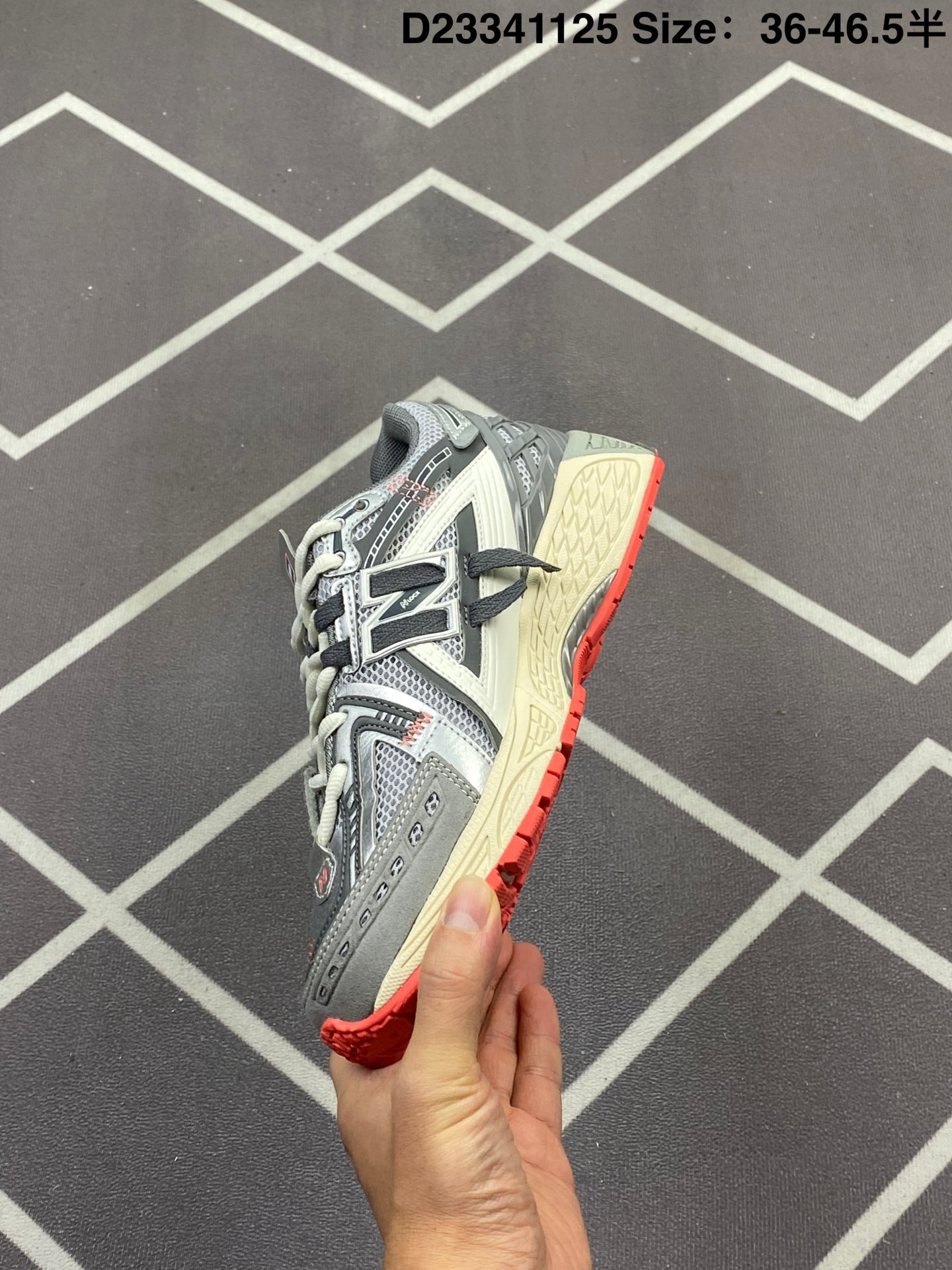 💰170
✅New Balance M1906系列 复古单品宝藏老爹鞋 复古元素叠加 质感超级棒 楦版型材料细节做工精细 作为NB最经典的档案鞋型之一 与2002一样，1906有着NB最成熟的技术加持和复古款式，而本次推出的版本参照2002r的定位，相信会在性价两端做出权衡。单从造型上来看，依旧是vibe风格，味道很正，细节也很酷，这双1906r无疑必能打入复古跑鞋爱好者的年度鞋款名录
官方货号:U1906RBS
尺码:36-46.5 半
编码：D23341125