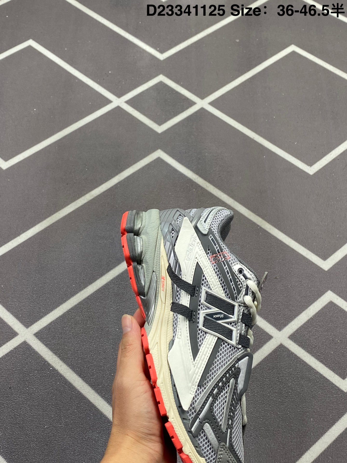 💰170
✅New Balance M1906系列 复古单品宝藏老爹鞋 复古元素叠加 质感超级棒 楦版型材料细节做工精细 作为NB最经典的档案鞋型之一 与2002一样，1906有着NB最成熟的技术加持和复古款式，而本次推出的版本参照2002r的定位，相信会在性价两端做出权衡。单从造型上来看，依旧是vibe风格，味道很正，细节也很酷，这双1906r无疑必能打入复古跑鞋爱好者的年度鞋款名录
官方货号:U1906RBS
尺码:36-46.5 半
编码：D23341125