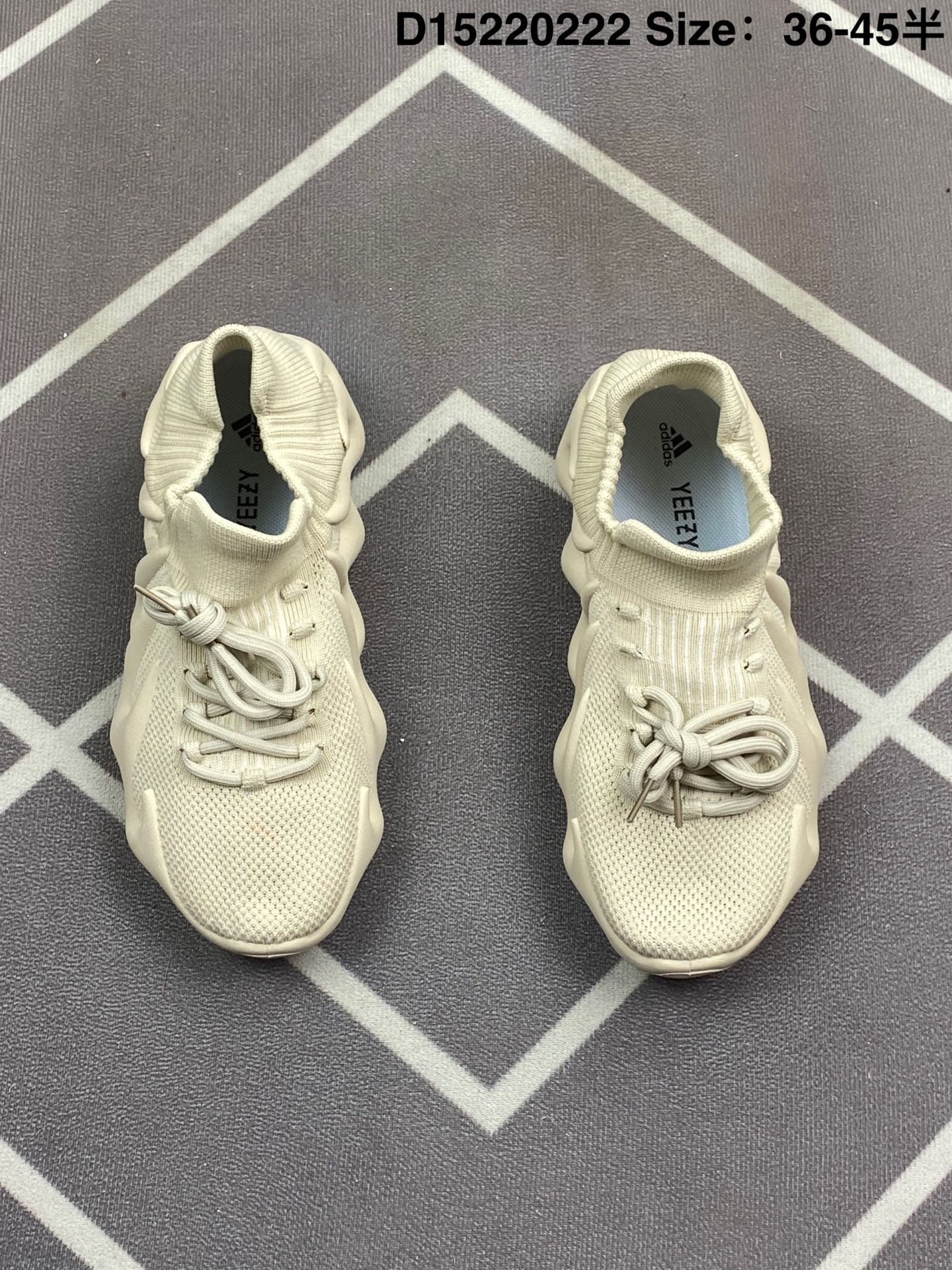 💰280
✅阿迪达斯 adidas Yeezy 450  侃爷椰子 贾斯丁比伯同款 编织袜套鞋 该系列搭配夸张的锯齿中底设计 独特的上翻结构十分符合各路球鞋玩家给他的爱称 中底部分似乎并没有采用Boost等缓震科技 但脚感任然非常舒适 可谓是目前最为独特的Yeezy鞋款。
货号:GY5368
尺码:36 36.5 37 38 38.5 39 40 40.5 41 42 42.5 43 44 45 
编码:D15220222