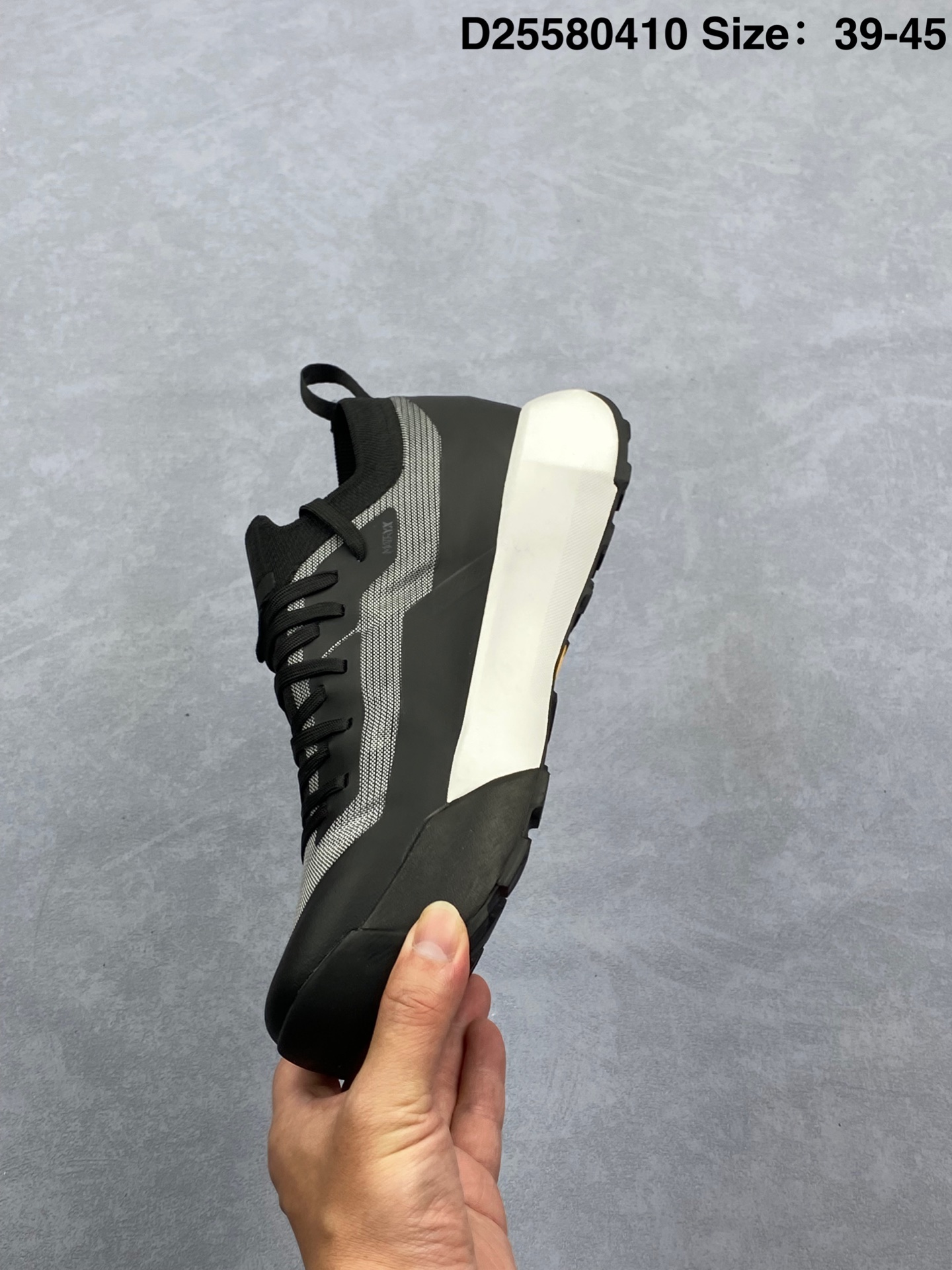 💰290
Arcteryx KONSEAL LT W  始祖鸟
此款鞋采用近几年比较流行的版型设计，外观时尚大气，鞋底采用耐磨的材质，穿上它，让您在平时生活和工作中都会感觉到舒适的体验
货号：077218-497208 
编码：D25580410