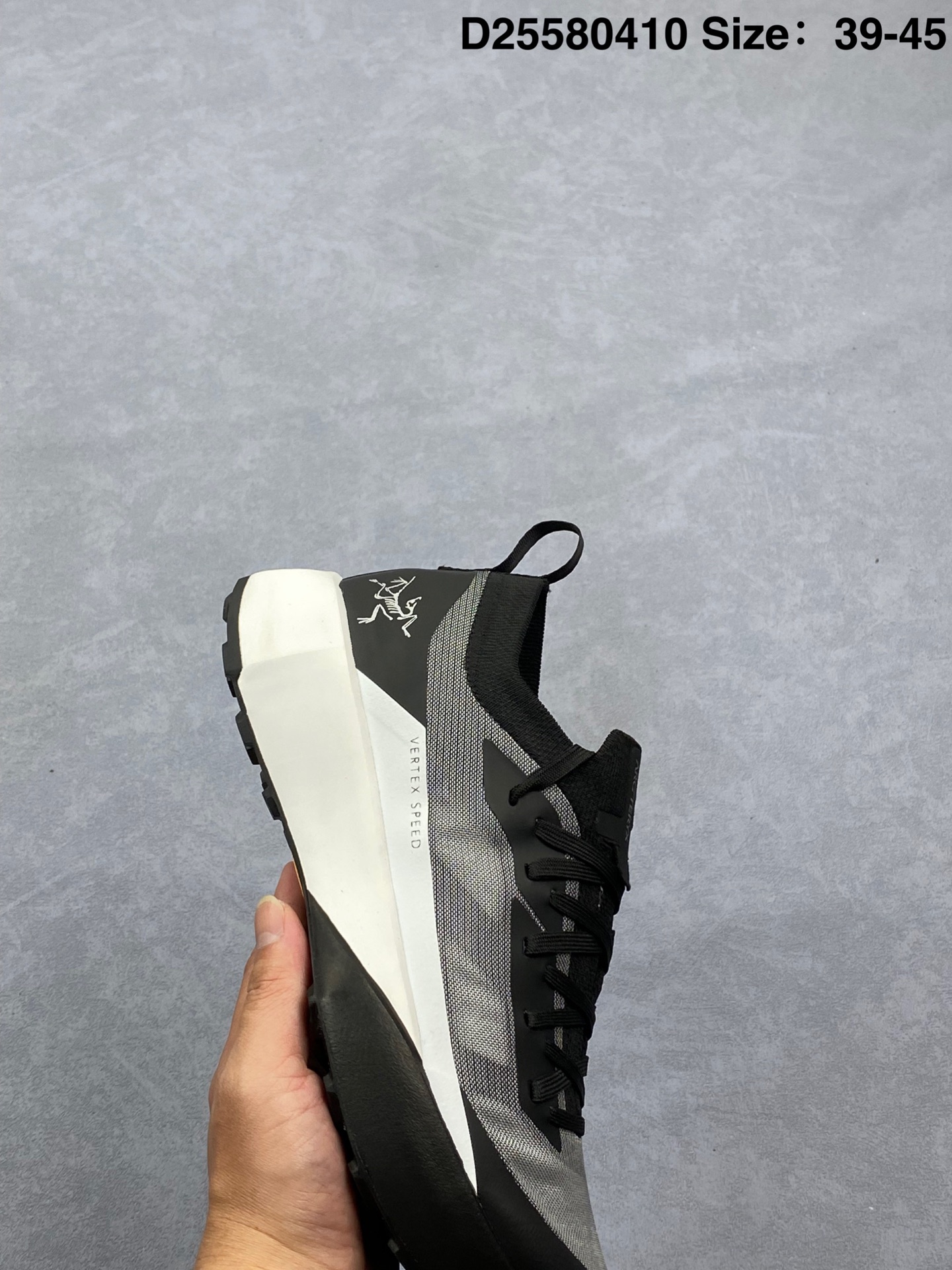 💰290
Arcteryx KONSEAL LT W  始祖鸟
此款鞋采用近几年比较流行的版型设计，外观时尚大气，鞋底采用耐磨的材质，穿上它，让您在平时生活和工作中都会感觉到舒适的体验
货号：077218-497208 
编码：D25580410