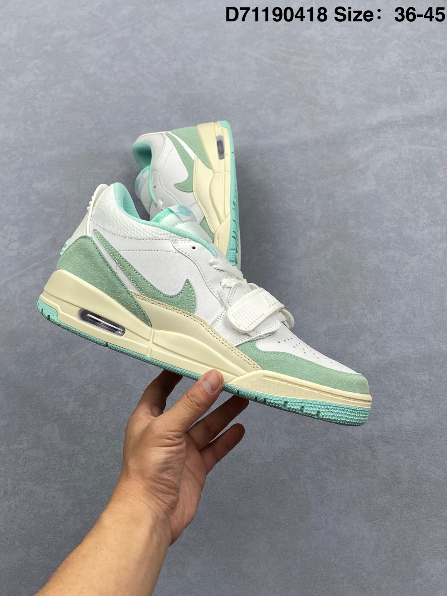💰195
Nike Air Jordan Legacy 312 Low 乔丹 AJ 312 最强三合一混合版 有着交错结合的设计，它的名字就展现出它所包含的鞋款元素，312 分别对应了 Air Jordan 3、Air Jordan 1 和 Air Trainer 2，将这三双经典又有不俗人气的鞋款融合，“最强三合一” 的名称由此得来
货号：FQ7827 103
编码:D71190418 Size:36～45