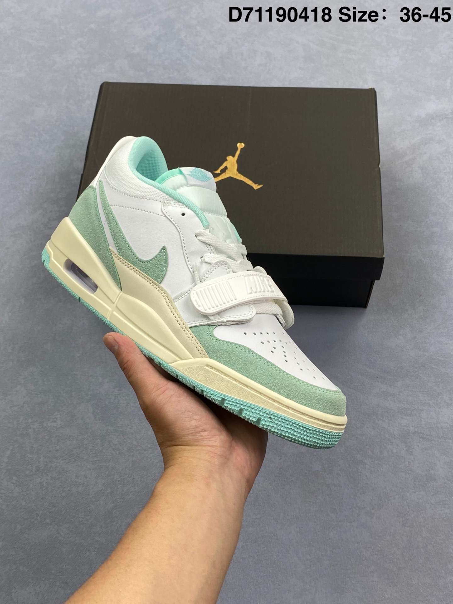 💰195
Nike Air Jordan Legacy 312 Low 乔丹 AJ 312 最强三合一混合版 有着交错结合的设计，它的名字就展现出它所包含的鞋款元素，312 分别对应了 Air Jordan 3、Air Jordan 1 和 Air Trainer 2，将这三双经典又有不俗人气的鞋款融合，“最强三合一” 的名称由此得来
货号：FQ7827 103
编码:D71190418 Size:36～45