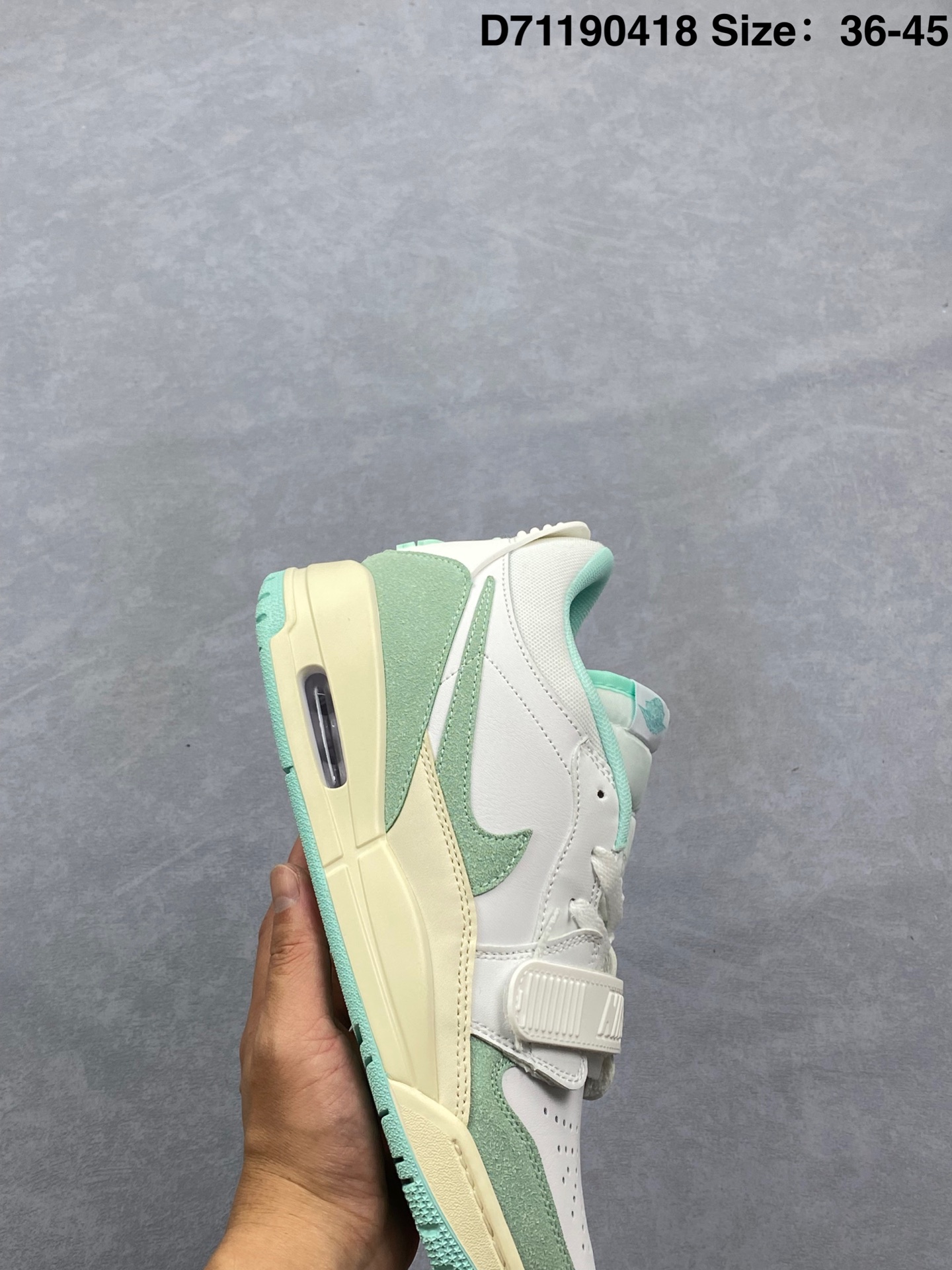 💰195
Nike Air Jordan Legacy 312 Low 乔丹 AJ 312 最强三合一混合版 有着交错结合的设计，它的名字就展现出它所包含的鞋款元素，312 分别对应了 Air Jordan 3、Air Jordan 1 和 Air Trainer 2，将这三双经典又有不俗人气的鞋款融合，“最强三合一” 的名称由此得来
货号：FQ7827 103
编码:D71190418 Size:36～45