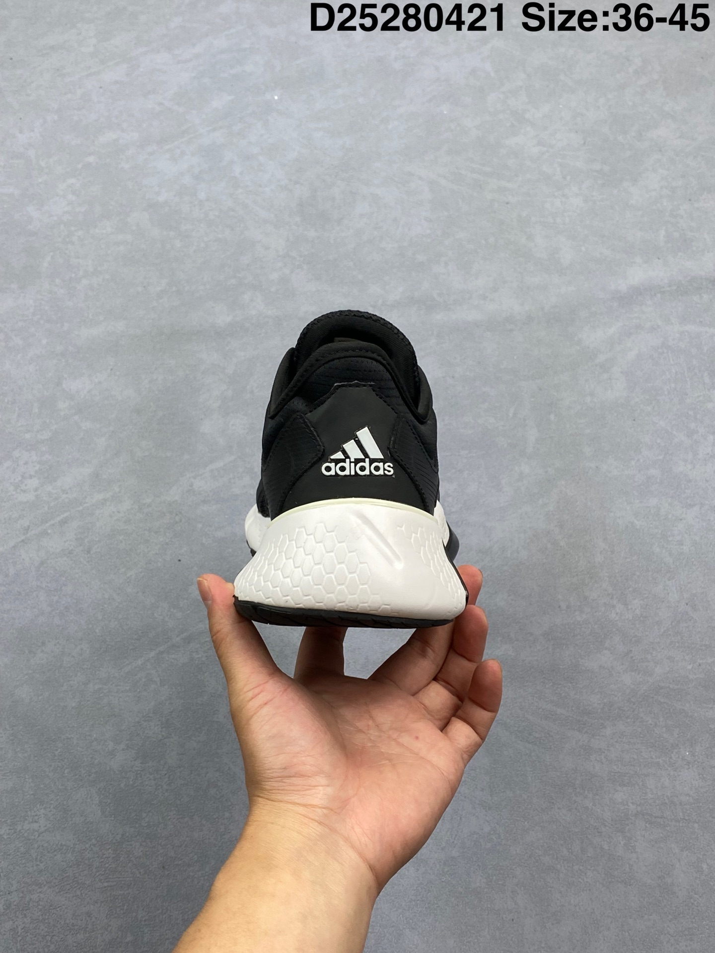 💰240
✅Adidas AlphaBounce INSTINCT CC M 反光 阿尔法跑鞋 
Bouncetm中底与Forged Mesh 热融合多层绒布的结合 外加马牌大底的组合
货号:FW0672
Size:36-45
ID:D25280421
