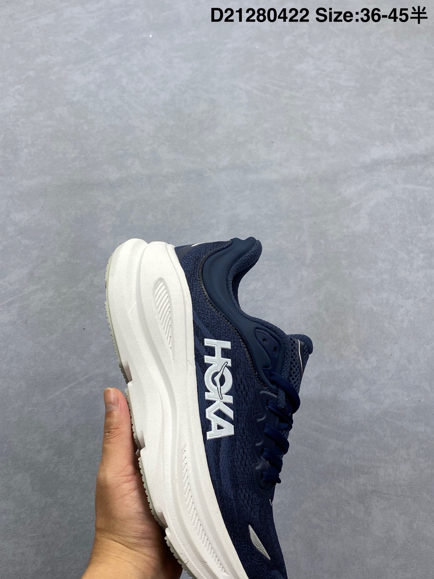 💰240
HOKA ONE ONE Bondi 9 机能缓震跑鞋
#鞋面部分采用工程网眼面料，可以确保必要的透气性能。使用了全新的莱卡橡筋，这大大提升了鞋面的硬度，由此增加鞋面的支撑性能。后掌33mm、前掌29mm的超厚Soft EVA中底，比传统的EVA材料还要柔软30%  
货号：1162011
尺码：36 37 38 39 40 40.5 41 42 42.5 43 44 44.5 45 
编码：D21280422