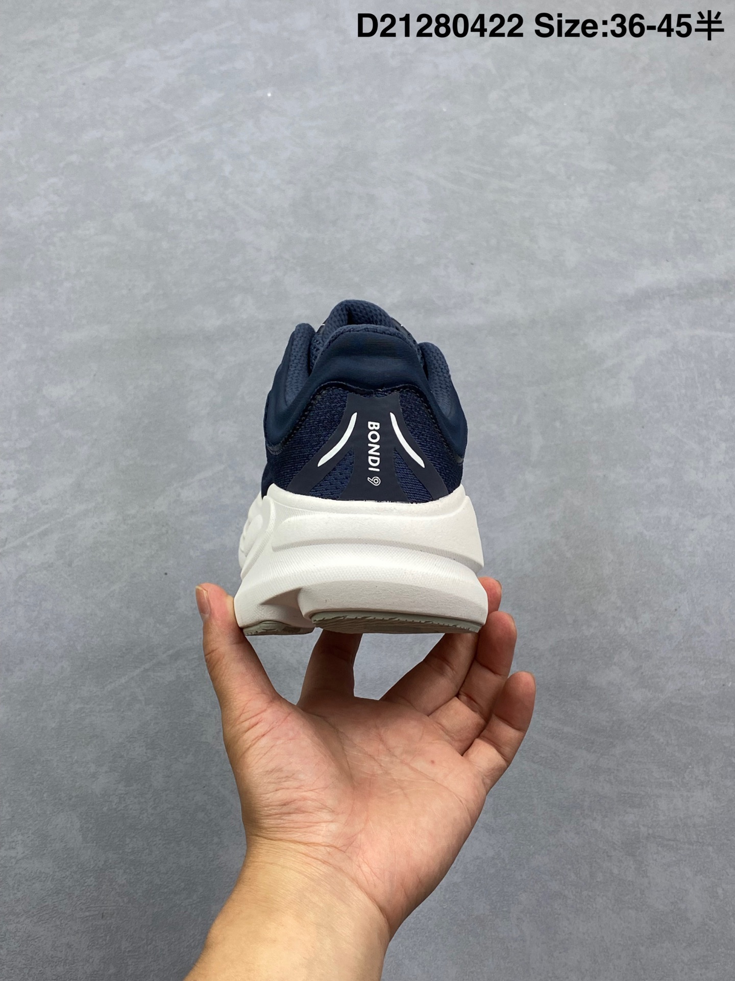 💰240
HOKA ONE ONE Bondi 9 机能缓震跑鞋
#鞋面部分采用工程网眼面料，可以确保必要的透气性能。使用了全新的莱卡橡筋，这大大提升了鞋面的硬度，由此增加鞋面的支撑性能。后掌33mm、前掌29mm的超厚Soft EVA中底，比传统的EVA材料还要柔软30%  
货号：1162011
尺码：36 37 38 39 40 40.5 41 42 42.5 43 44 44.5 45 
编码：D21280422
