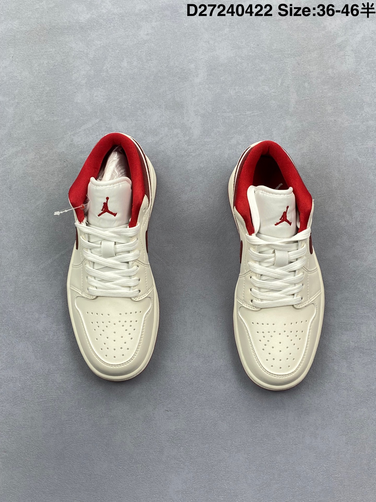 💰220
耐克 乔丹Air Jordan 1 Low AJ1 乔1 乔丹1代aj1 低帮复古文化休闲运动篮球鞋,从1985 年面世的元年款汲取设计灵感,采用简洁大方的经典外观,熟悉中带一抹新颖。此款运动鞋采用经典设计,可与不同风格轻松搭配,助你彰显出众风采。鞋底加入内嵌式 Air 缓震技术,营造轻盈缓震体验,天然皮革与合成材质组合鞋面经久耐穿,彰显优质风范,硬质橡胶外底,提供可驾驭多种地面的强劲抓地力。
货号:553558
码数:36 36.5 37.5 38 38.5 39 40 40.5 41 42 42.5 43 44 45
D27240422
