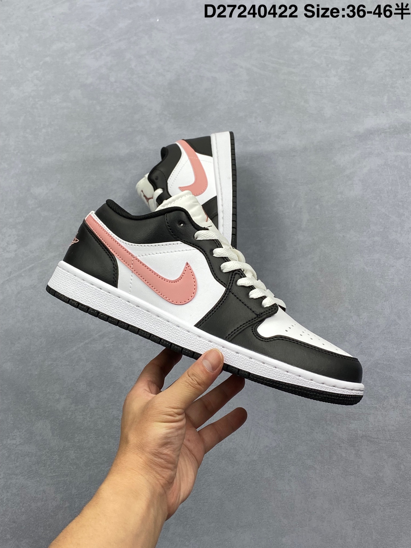 💰220
耐克 乔丹Air Jordan 1 Low AJ1 乔1 乔丹1代aj1 低帮复古文化休闲运动篮球鞋,从1985 年面世的元年款汲取设计灵感,采用简洁大方的经典外观,熟悉中带一抹新颖。此款运动鞋采用经典设计,可与不同风格轻松搭配,助你彰显出众风采。鞋底加入内嵌式 Air 缓震技术,营造轻盈缓震体验,天然皮革与合成材质组合鞋面经久耐穿,彰显优质风范,硬质橡胶外底,提供可驾驭多种地面的强劲抓地力。
货号:553558
码数:36 36.5 37.5 38 38.5 39 40 40.5 41 42 42.5 43 44 45
D27240422